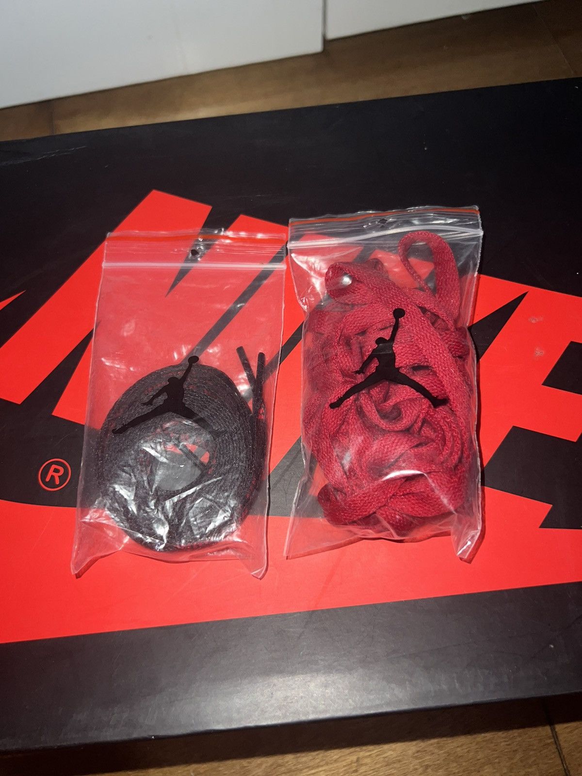 Jordan Brand × Nike Nike Air Jordan 1 Retro High OG Bloodline 2019 Size US 10 / EU 43 - 7 Thumbnail