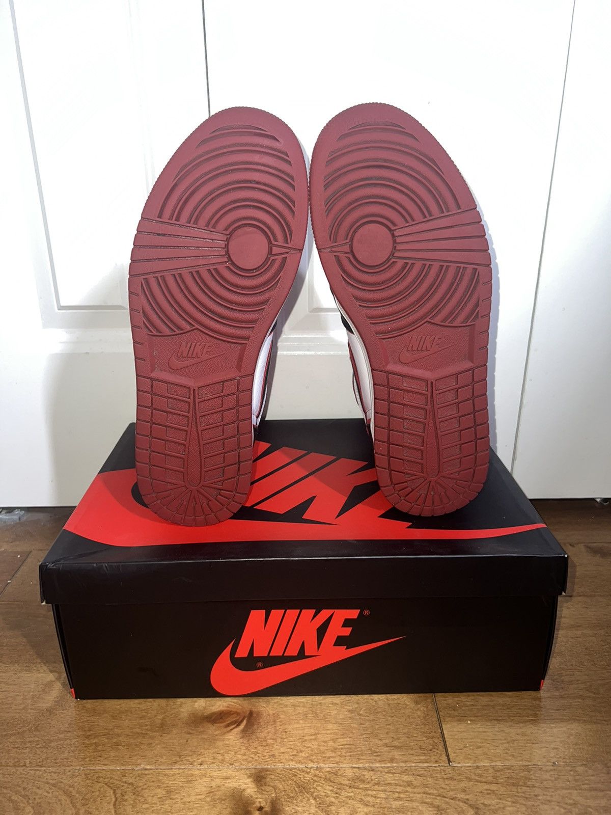 Jordan Brand × Nike Nike Air Jordan 1 Retro High OG Bloodline 2019 Size US 10 / EU 43 - 5 Thumbnail