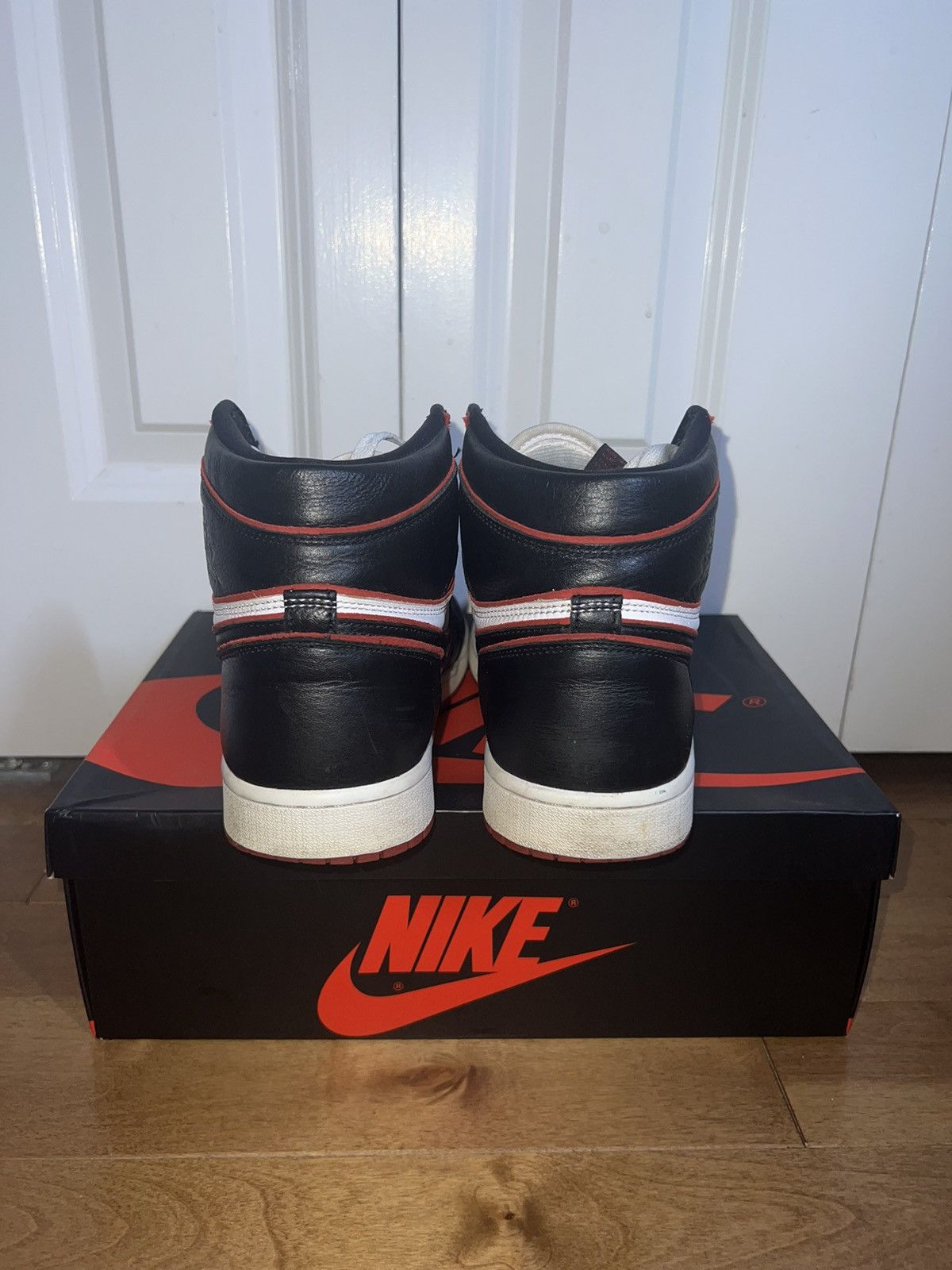 Jordan Brand × Nike Nike Air Jordan 1 Retro High OG Bloodline 2019 Size US 10 / EU 43 - 4 Thumbnail