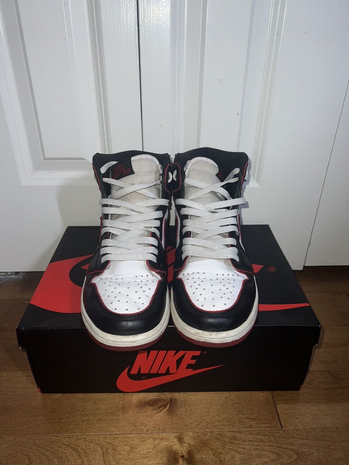 Jordan Brand × Nike Nike Air Jordan 1 Retro High OG Bloodline 2019 Size US 10 / EU 43 - 3 Thumbnail