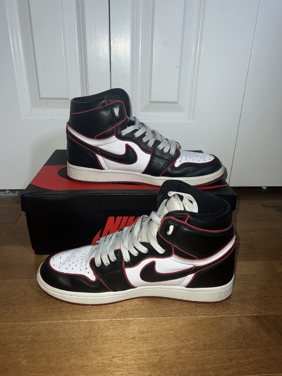 Jordan Brand × Nike Nike Air Jordan 1 Retro High OG Bloodline 2019 Size US 10 / EU 43 - 2 Thumbnail