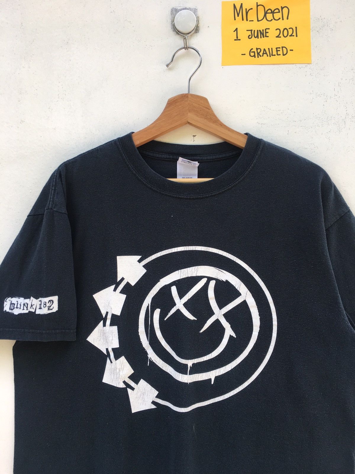 Band Tees Vintage Rare BLINK 182 Smiley Logo Tshirt Size US L / EU 52-54 / 3 - 9 Thumbnail