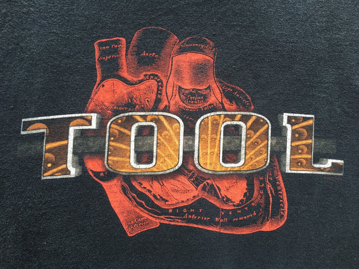 Band Tees Vintage TOOL Undertow Heart Anatomy Band T-Shirt Size US L / EU 52-54 / 3 - 11 Thumbnail