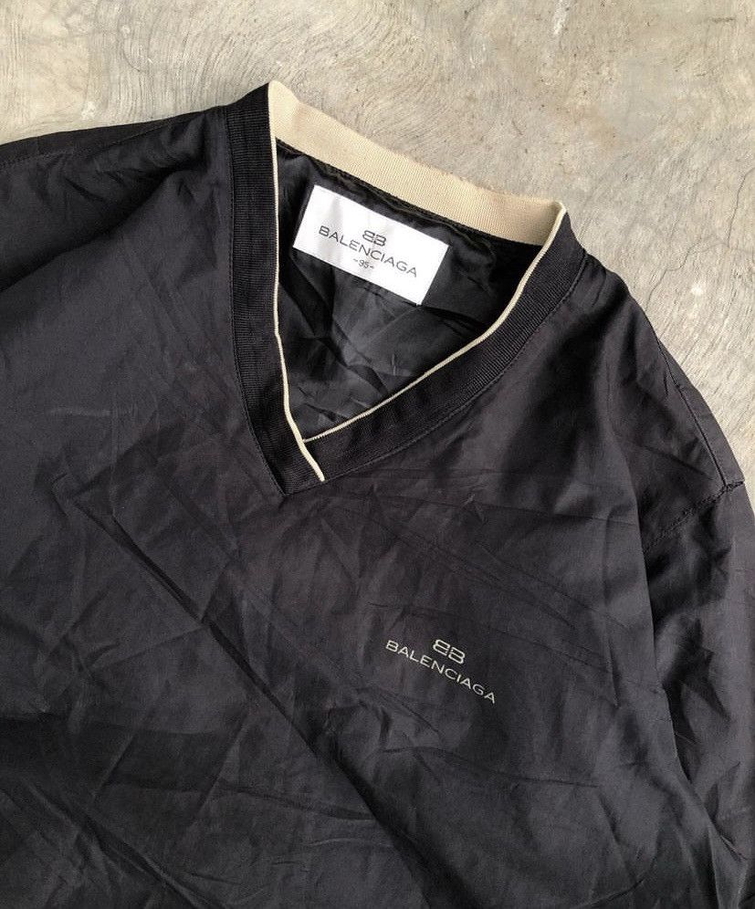 Balenciaga Vintage balenciaga V neck light jacket Size US S / EU 44-46 / 1 - 2 Thumbnail