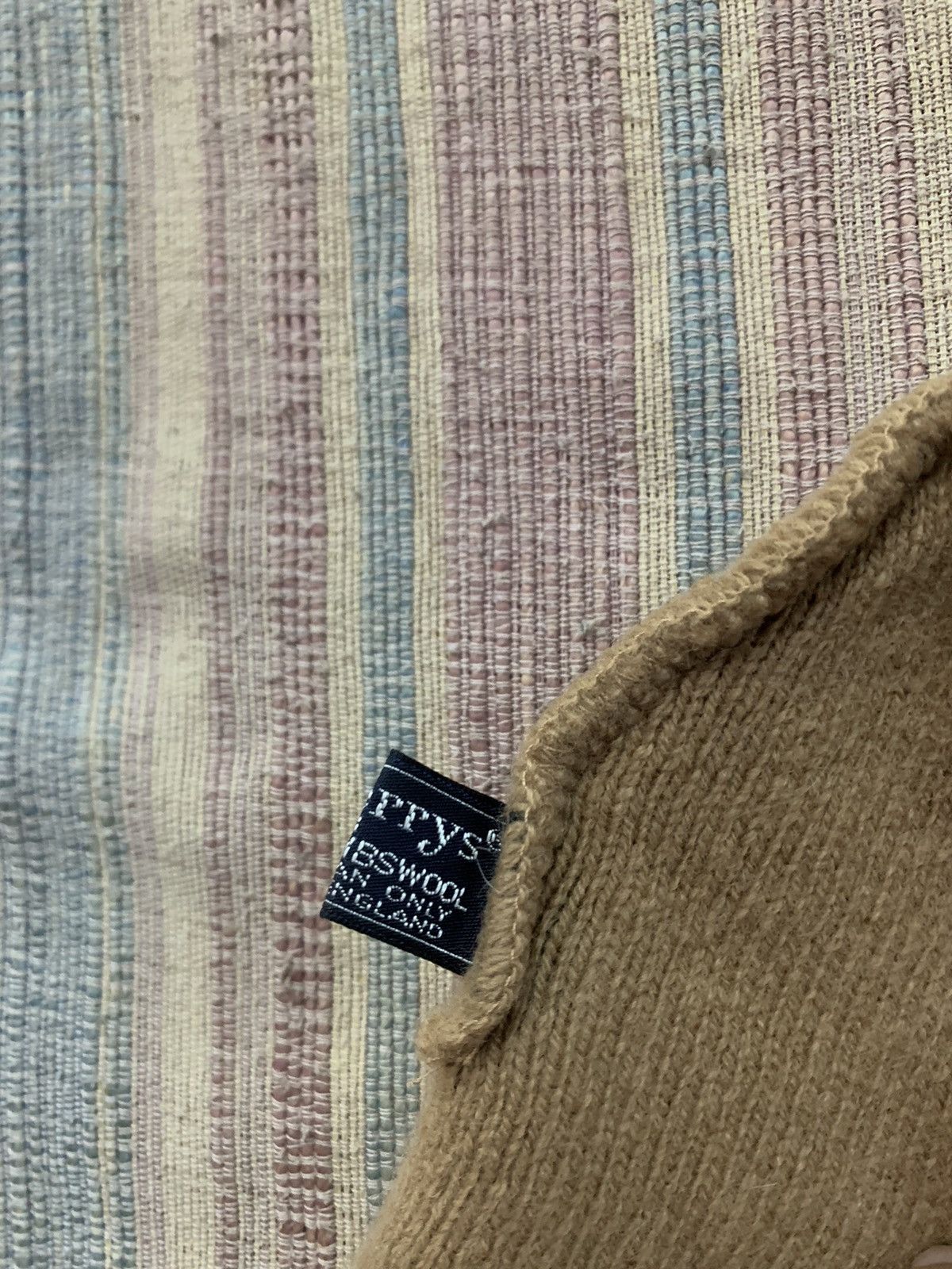 Burberry 🔥BURBERRY 100% LAMBSWOOL BANNIE MADE IN ENGLAND Size ONE SIZE - 10 Thumbnail