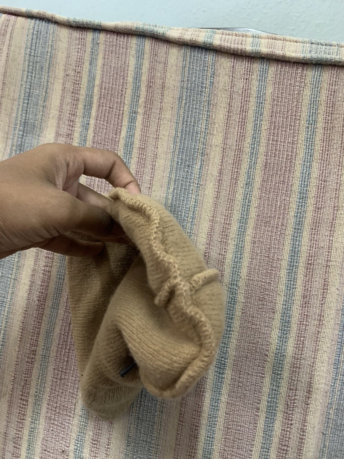 Burberry 🔥BURBERRY 100% LAMBSWOOL BANNIE MADE IN ENGLAND Size ONE SIZE - 11 Thumbnail