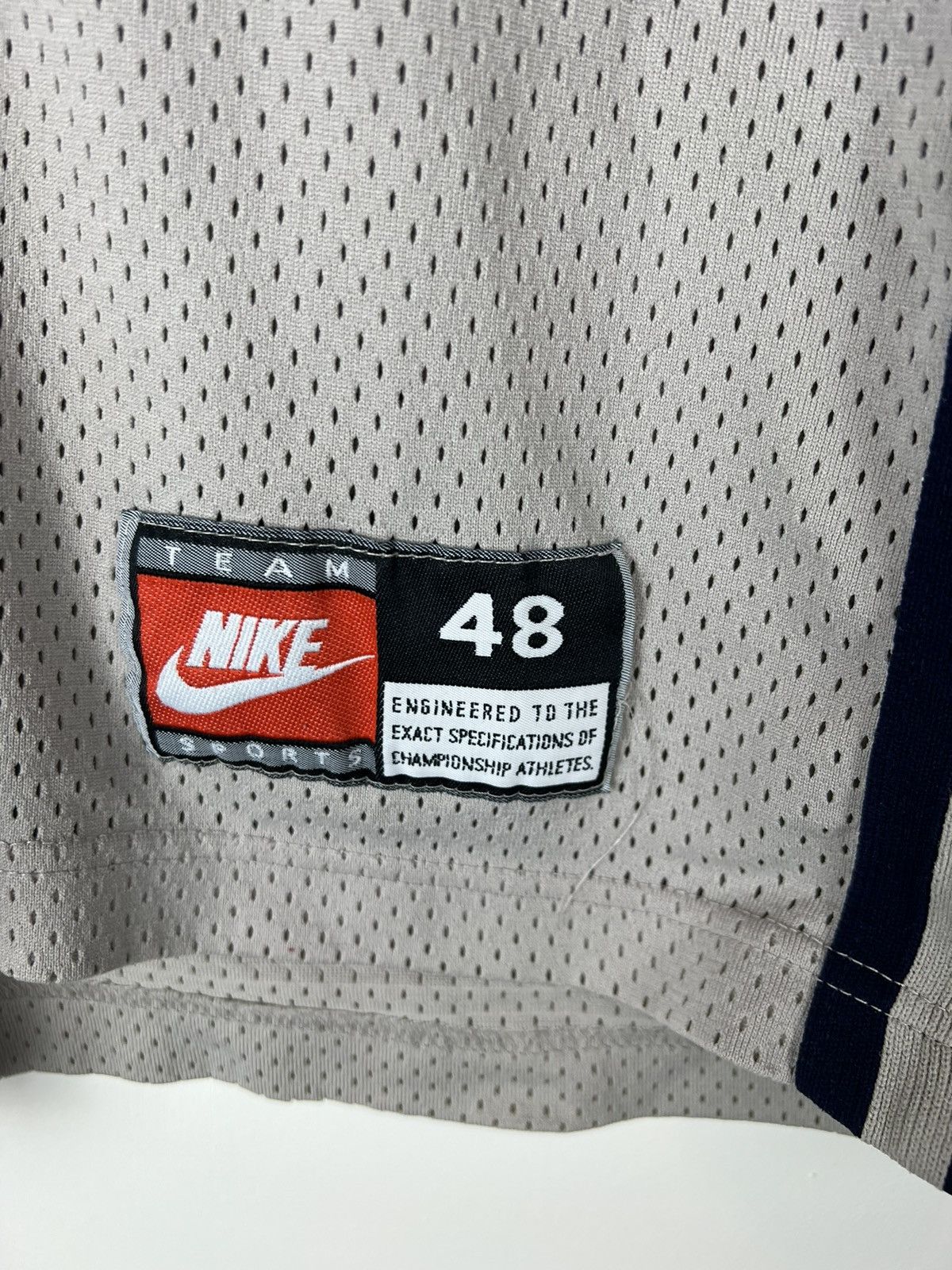 NBA Vintage Nike Alonzo Georgetown Mourning 33 Basketball Jersey Size US L / EU 52-54 / 3 - 6 Thumbnail