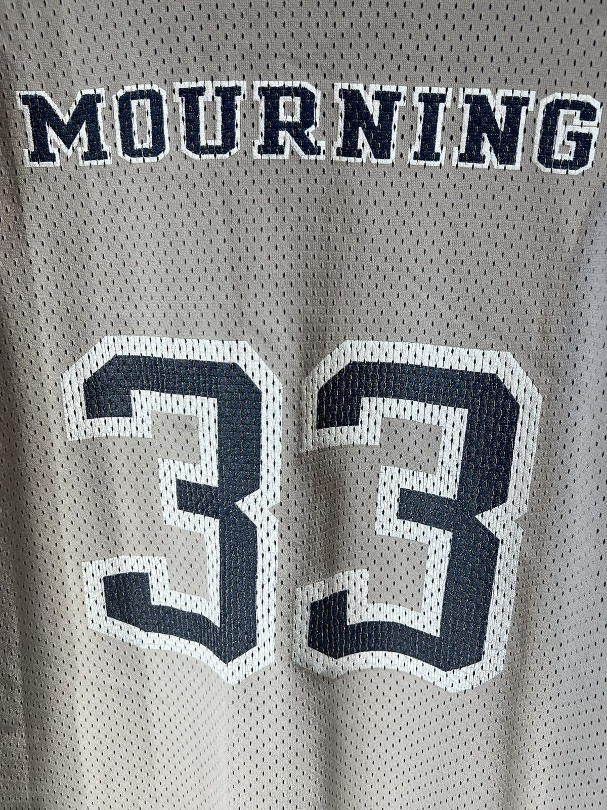 NBA Vintage Nike Alonzo Georgetown Mourning 33 Basketball Jersey Size US L / EU 52-54 / 3 - 7 Thumbnail