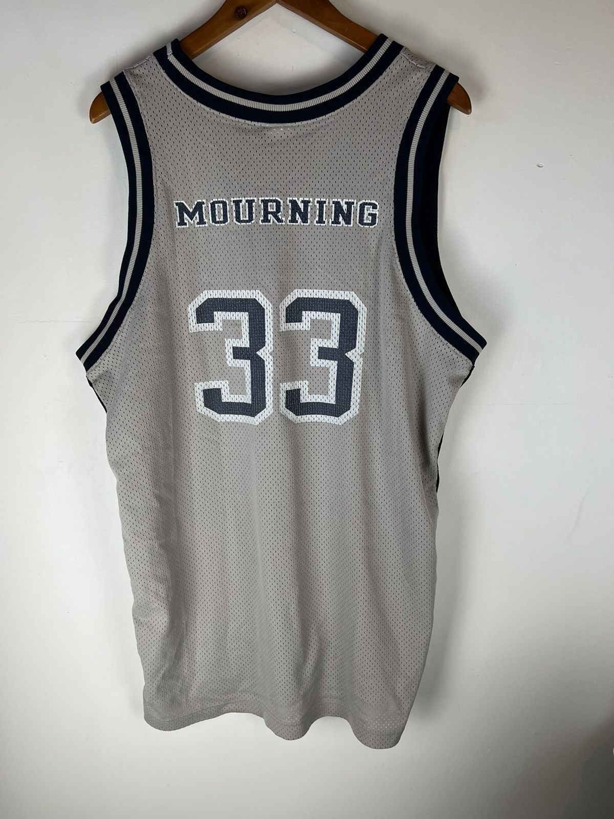 NBA Vintage Nike Alonzo Georgetown Mourning 33 Basketball Jersey Size US L / EU 52-54 / 3 - 2 Thumbnail