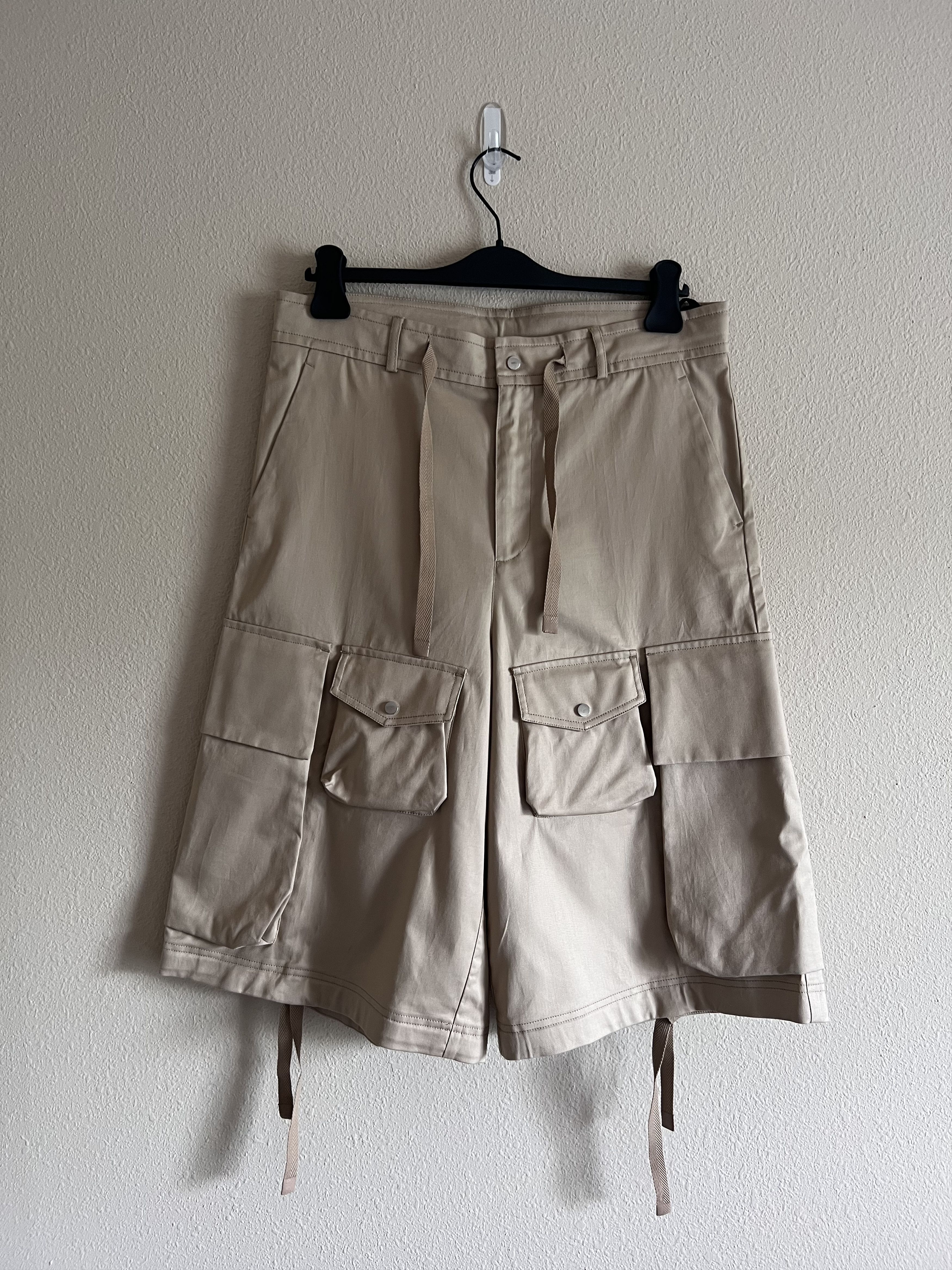 image of Moncler Genius 2 Moncler 1952 Bermuda Cargo Shorts In Beige, Men's (Size 34)