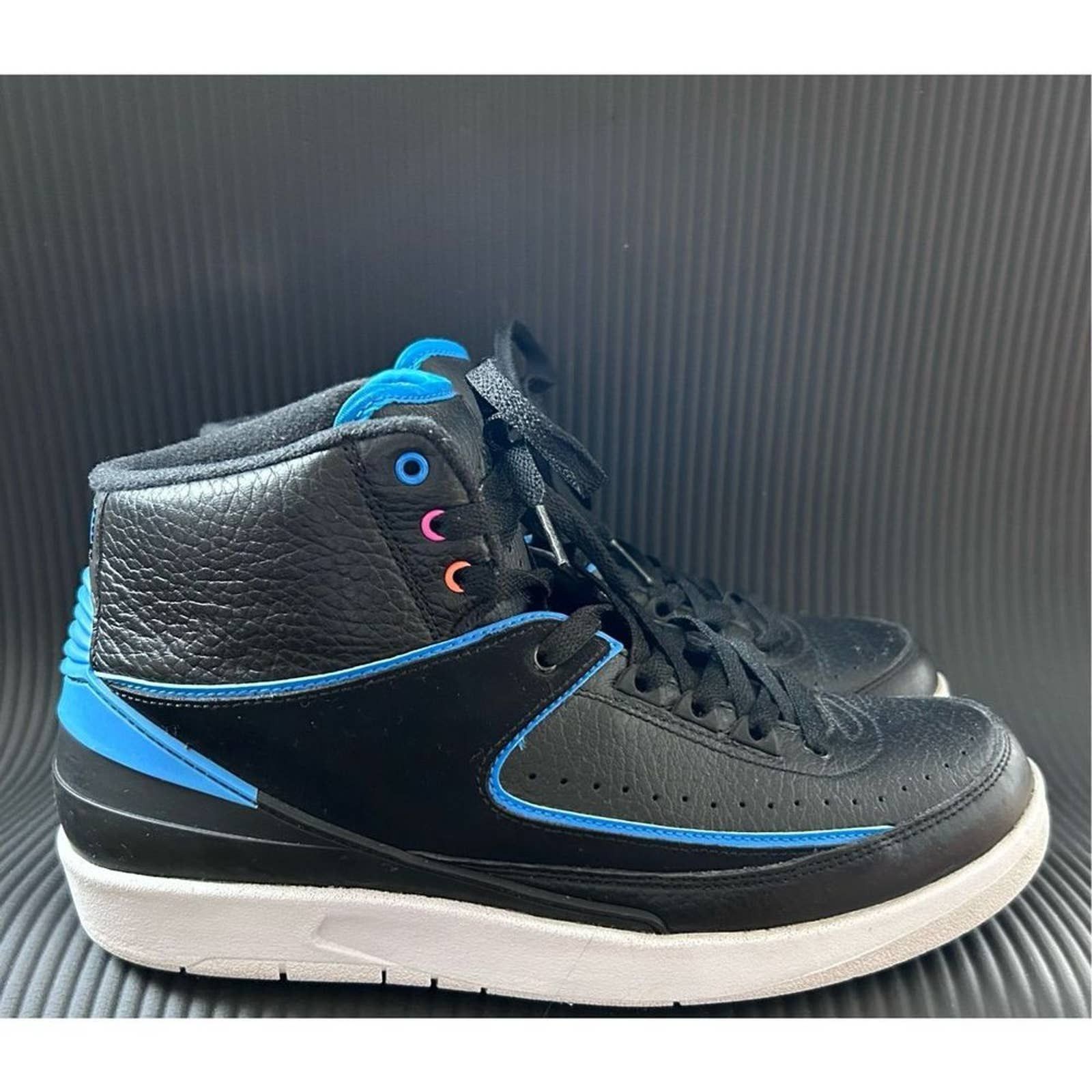 NIKE AIR JORDAN 2 RETRO SZ 9