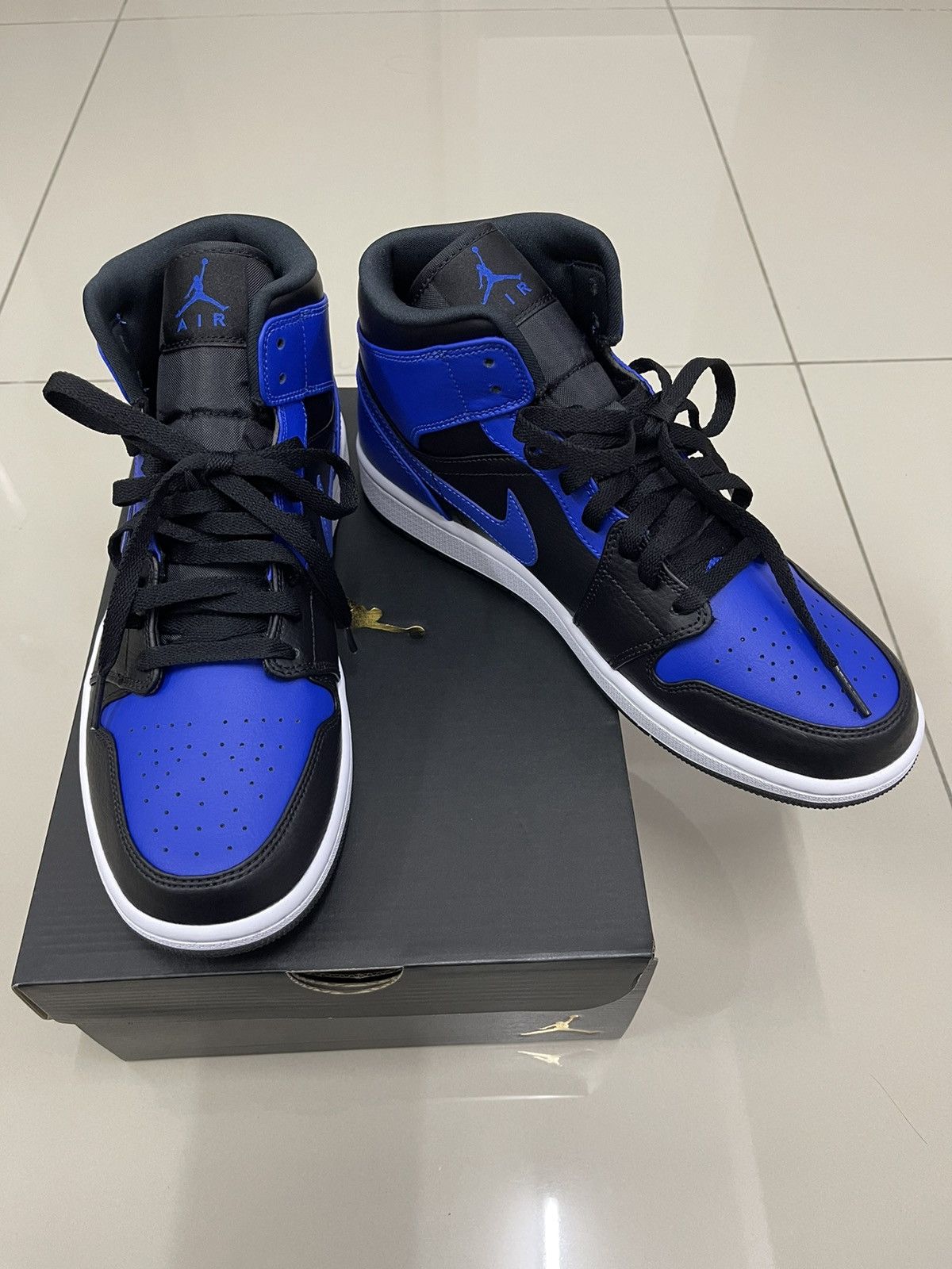 Jordan Brand Rare NIKE AIR JORDAN AJ1 Mid Hyper Royal Size US 9 / EU 42 - 3 Thumbnail