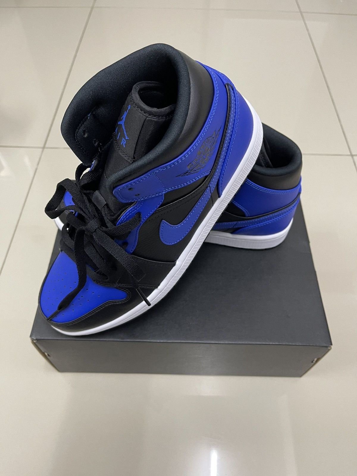 Jordan Brand Rare NIKE AIR JORDAN AJ1 Mid Hyper Royal Size US 9 / EU 42 - 7 Thumbnail