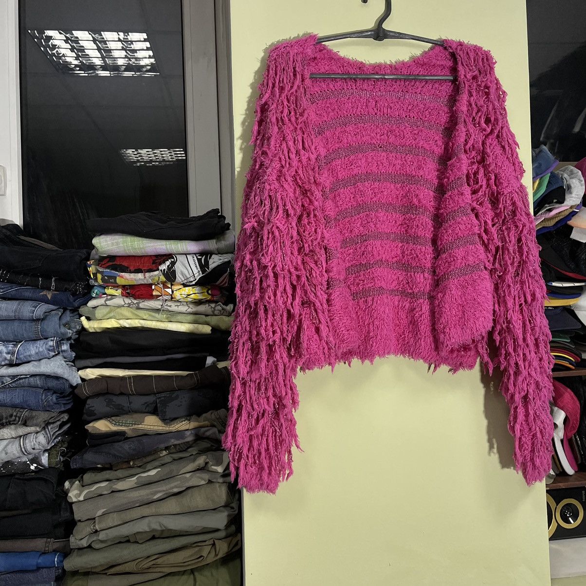 Vintage Y2K Hot Pink Fuzzy Cropped Sweater Hypebeast Rave Graphic OS Size ONE SIZE - 6 Thumbnail