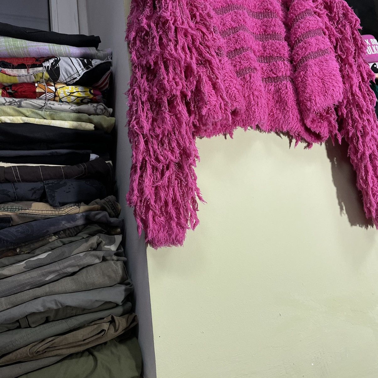 Vintage Y2K Hot Pink Fuzzy Cropped Sweater Hypebeast Rave Graphic OS Size ONE SIZE - 8 Thumbnail