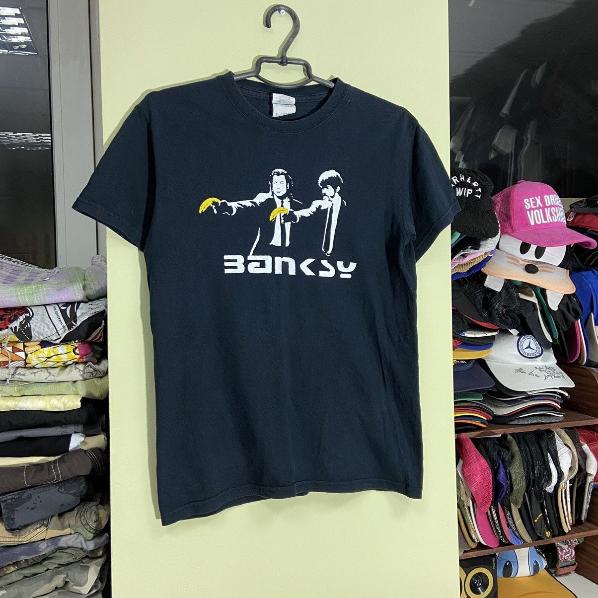 Vintage Vintage 90s Banksy Pulp Fiction Graphic Tee Faded Black S Size US S / EU 44-46 / 1 - 2 Thumbnail