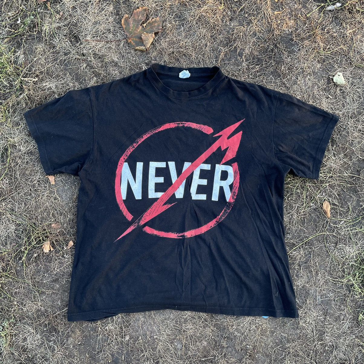 Vintage Vintage 90s Metallica Graphic Tee Distressed Grunge Baggy M Size US M / EU 48-50 / 2 - 1 Thumbnail