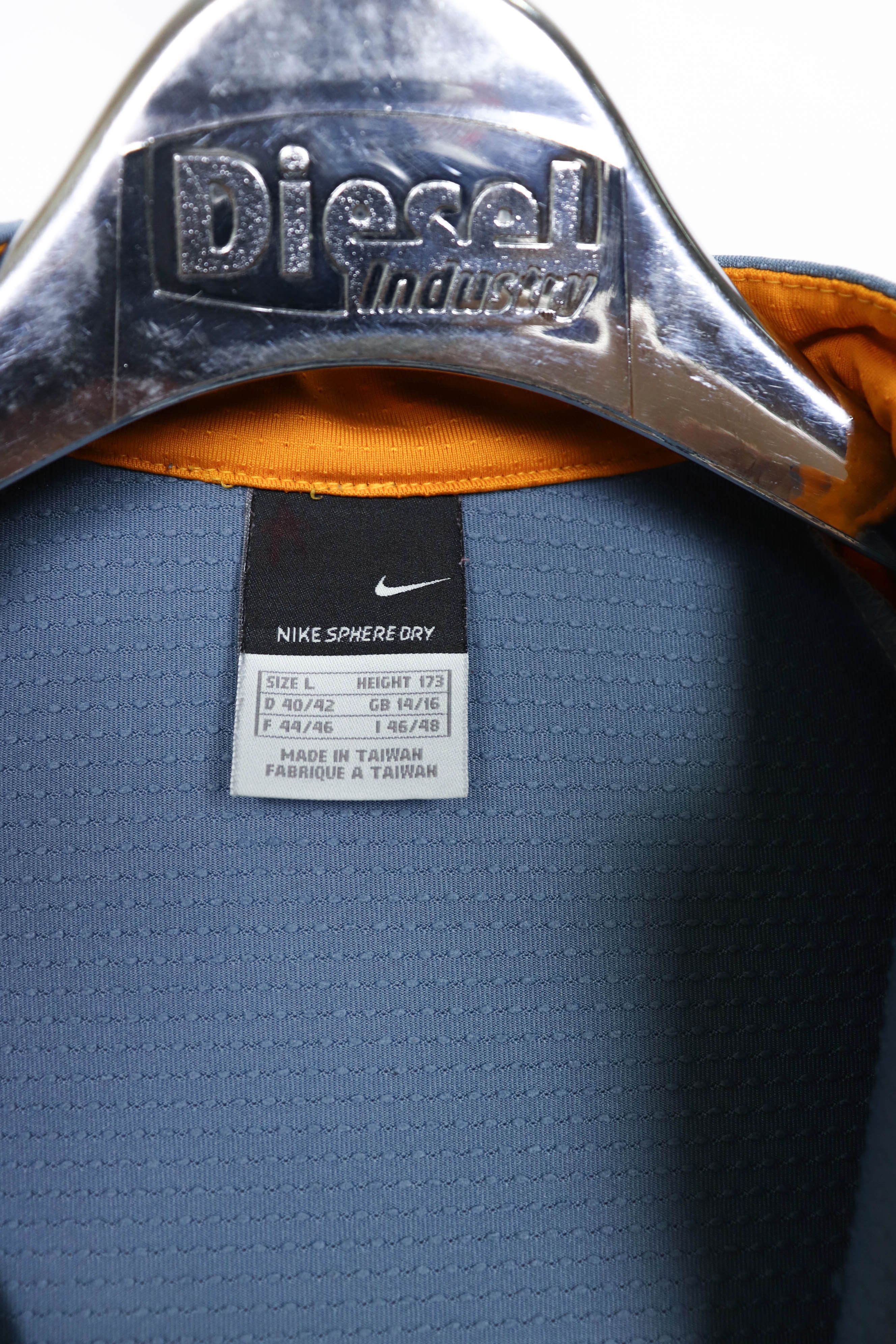 Nike Nike Sphere Dry Vintage Long Sleeve Jersey T-shirt Tee Size US L / EU 52-54 / 3 - 5 Thumbnail