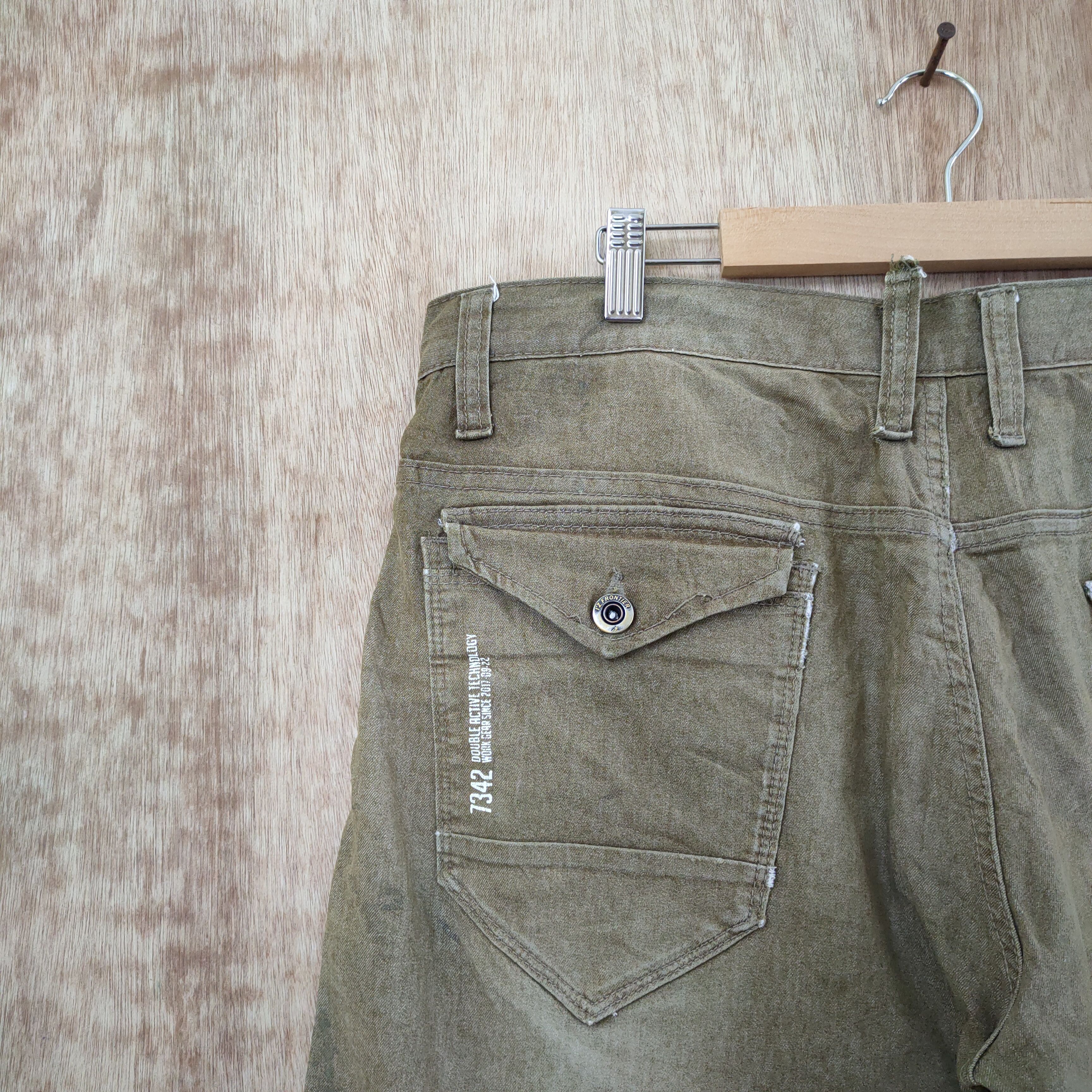 Seditionaries × Vintage VINTAGE IZ FRONTIER FADED/DISTRESSED CARGO PANTS Size US 36 / EU 52 - 10 Thumbnail