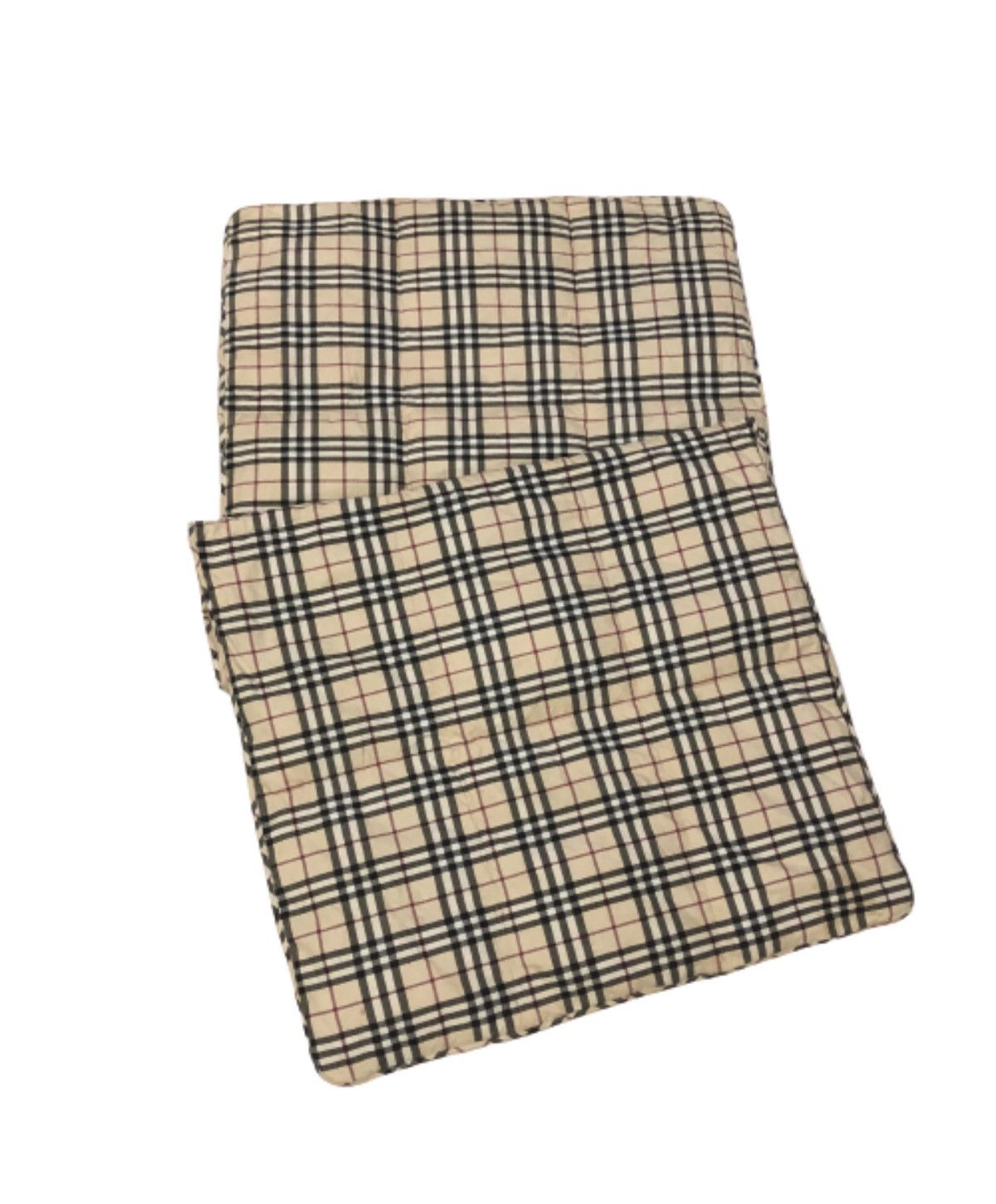 Burberry Burberry Packable Goose Feather Mini Blanket Size ONE SIZE - 5 Thumbnail