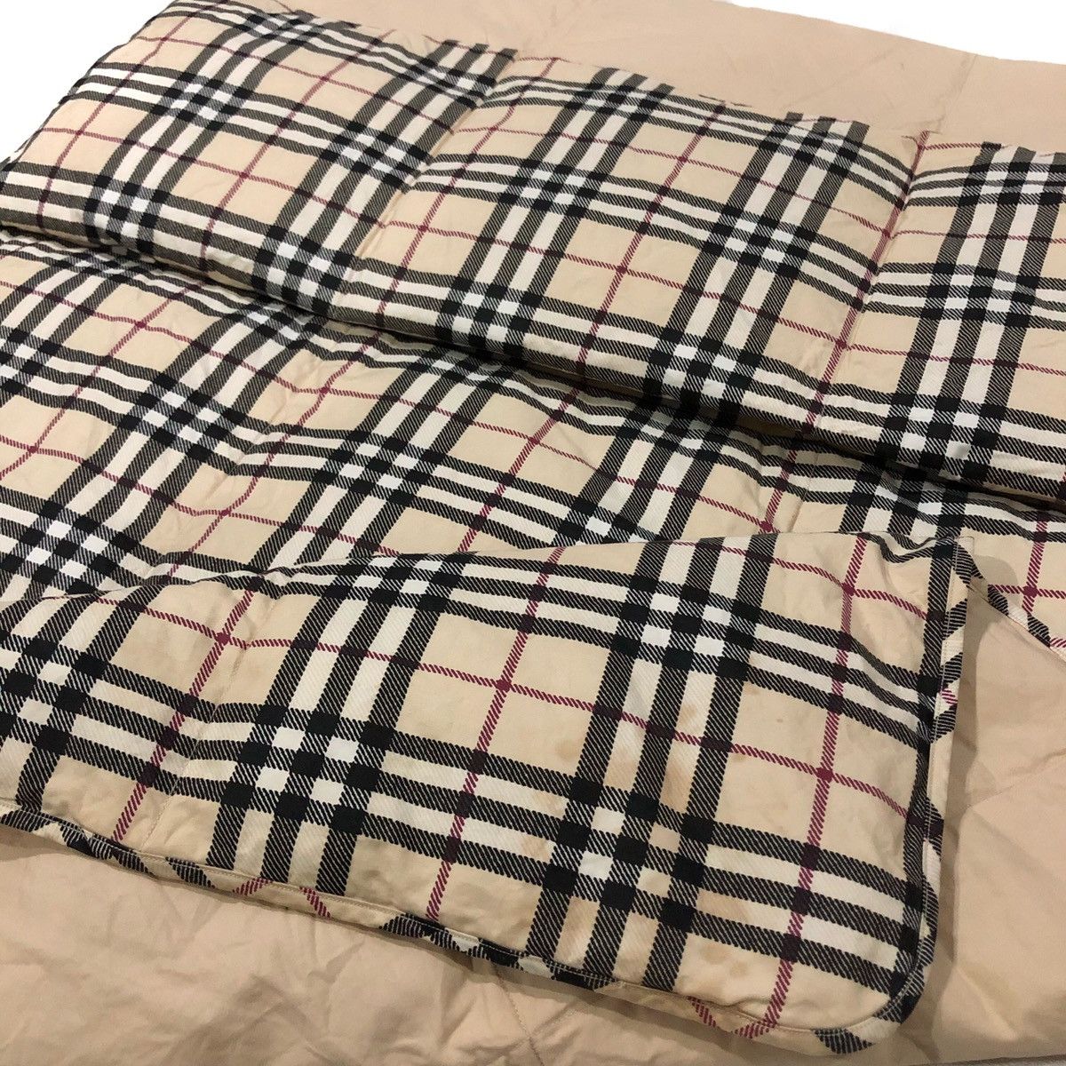 Burberry Burberry Packable Goose Feather Mini Blanket Size ONE SIZE - 10 Thumbnail