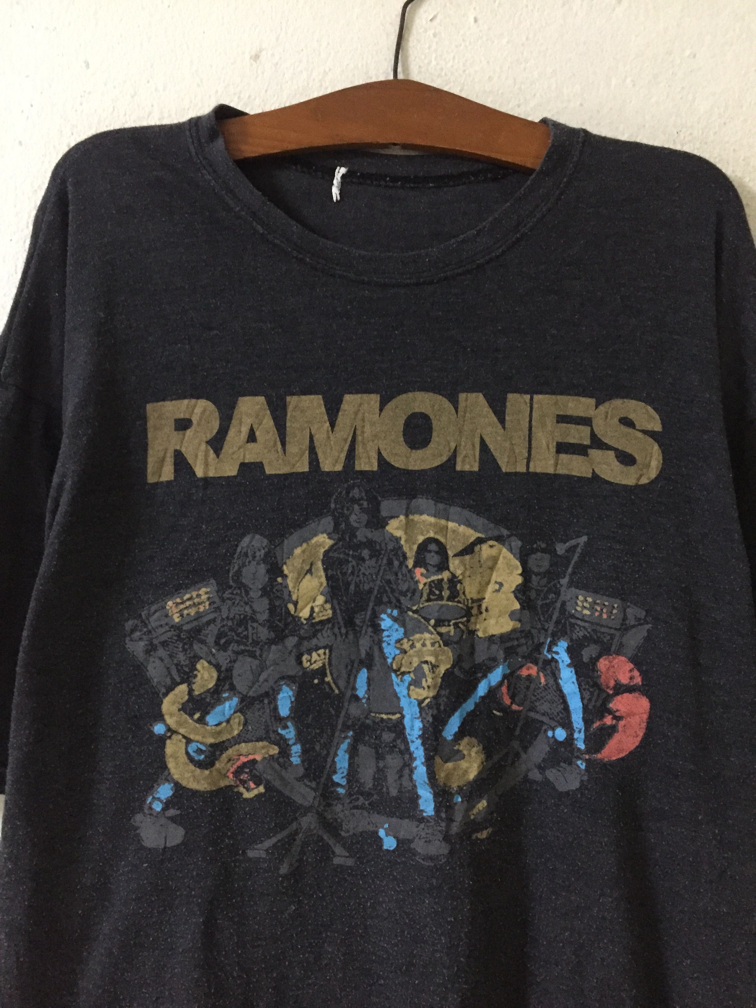 Band Tees Ramones Rock Band Tshirt Size US L / EU 52-54 / 3 - 4 Thumbnail