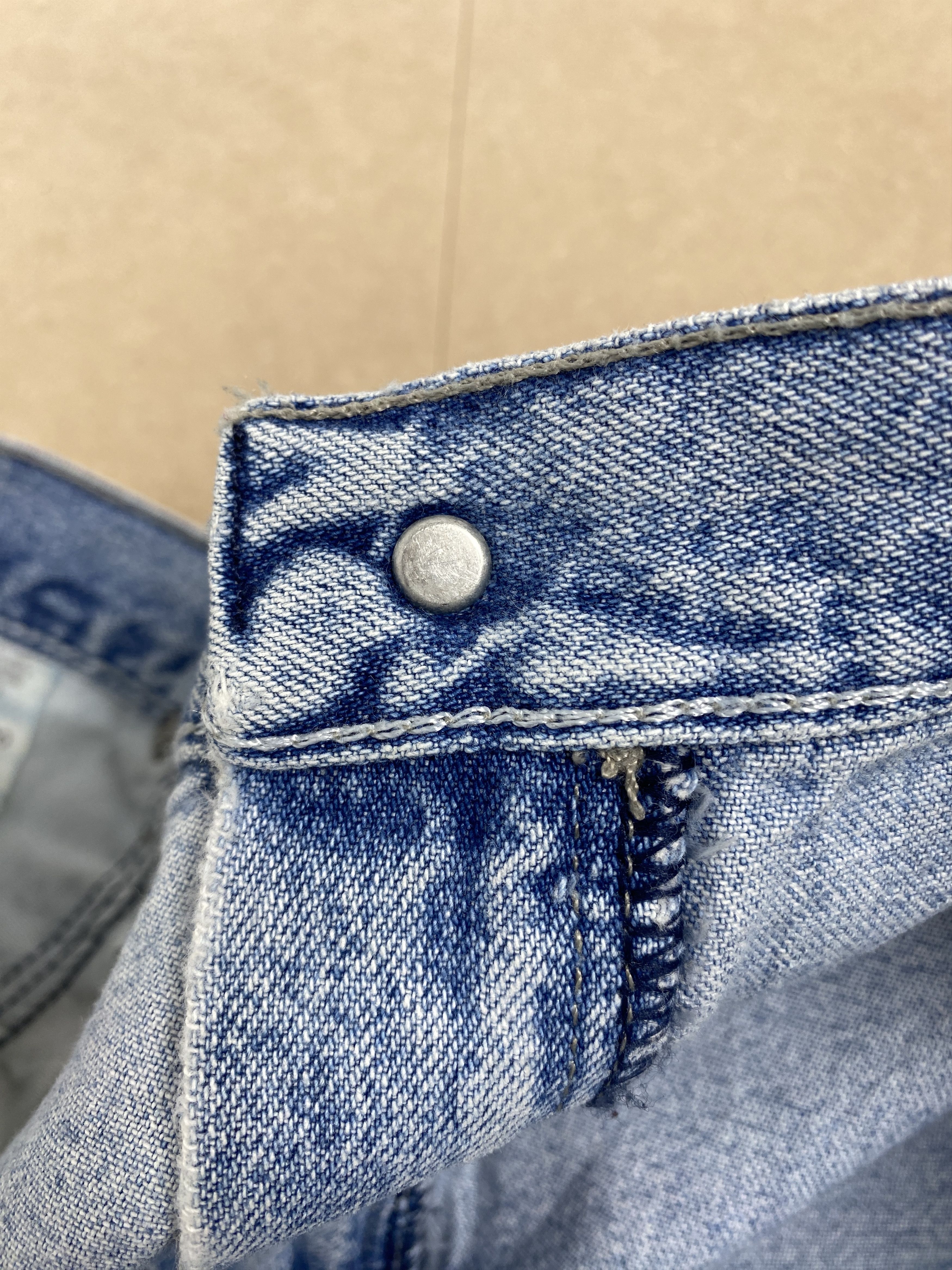 Vintage Vintage Wrangler Straight Cut Faded Light Wash Jeans Size US 36 / EU 52 - 12 Thumbnail