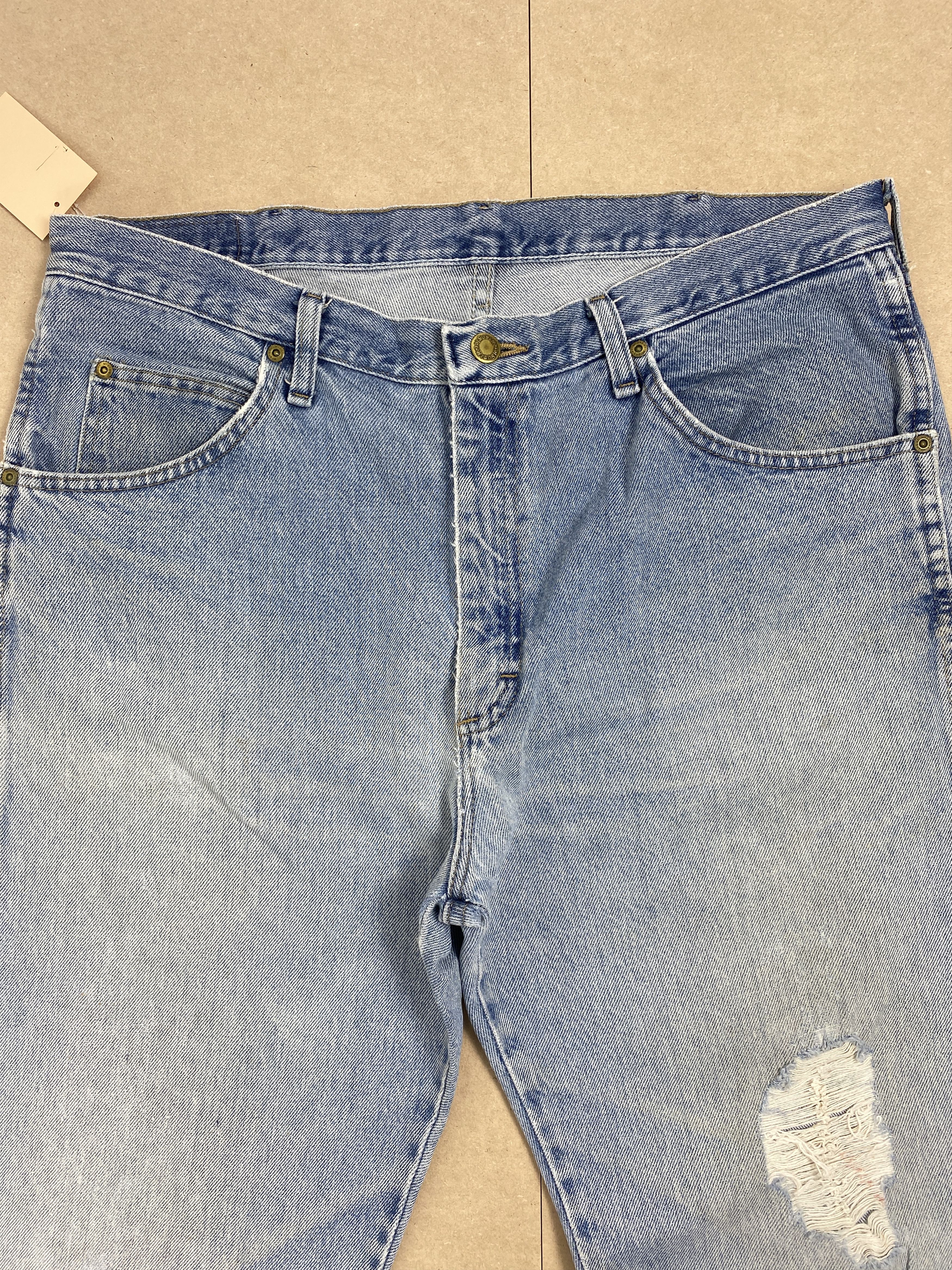 Vintage Vintage Wrangler Straight Cut Distressed Light Wash Jeans Size US 38 / EU 54 - 2 Thumbnail