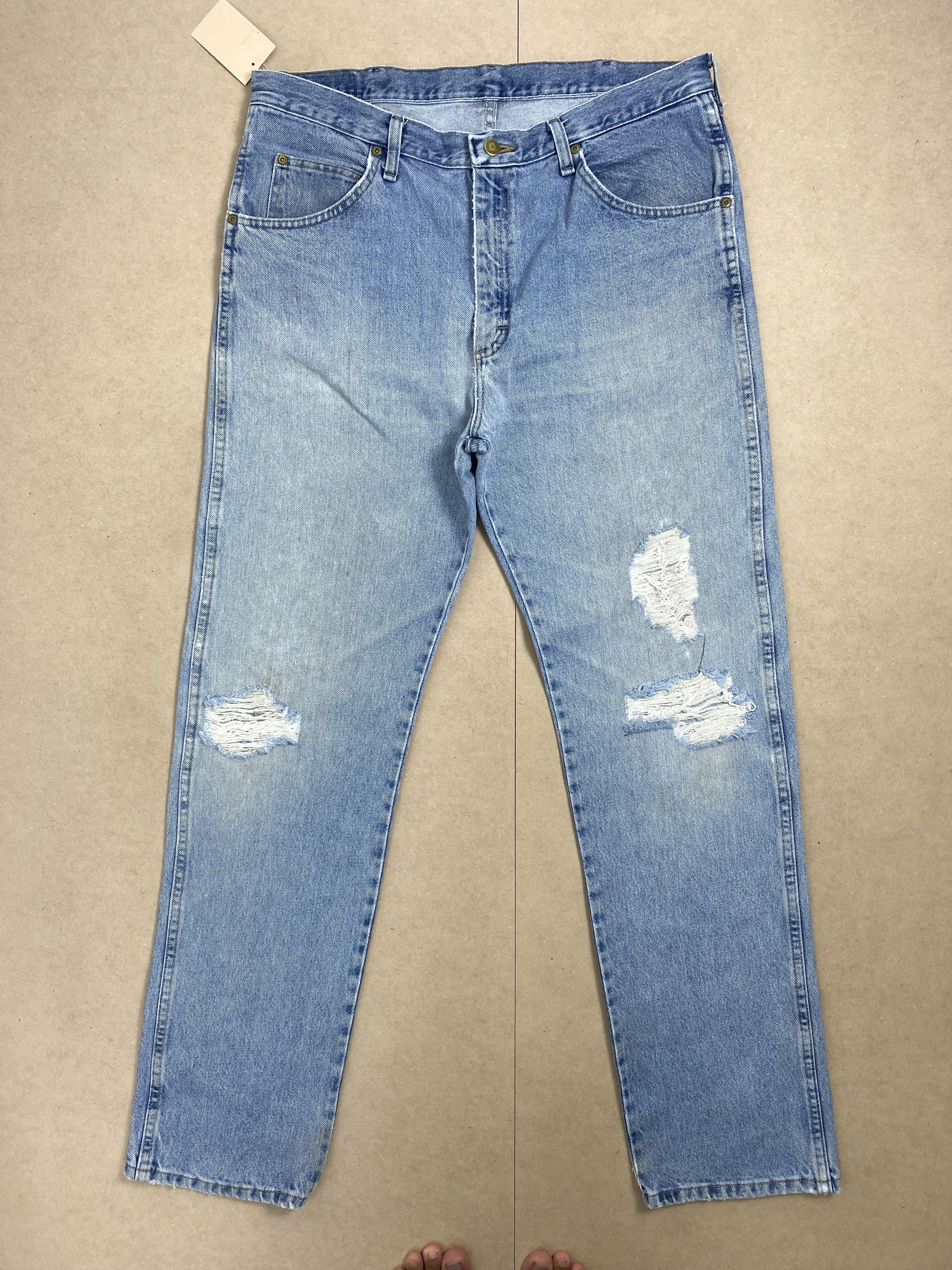 Vintage Vintage Wrangler Straight Cut Distressed Light Wash Jeans Size US 38 / EU 54 - 1 Thumbnail