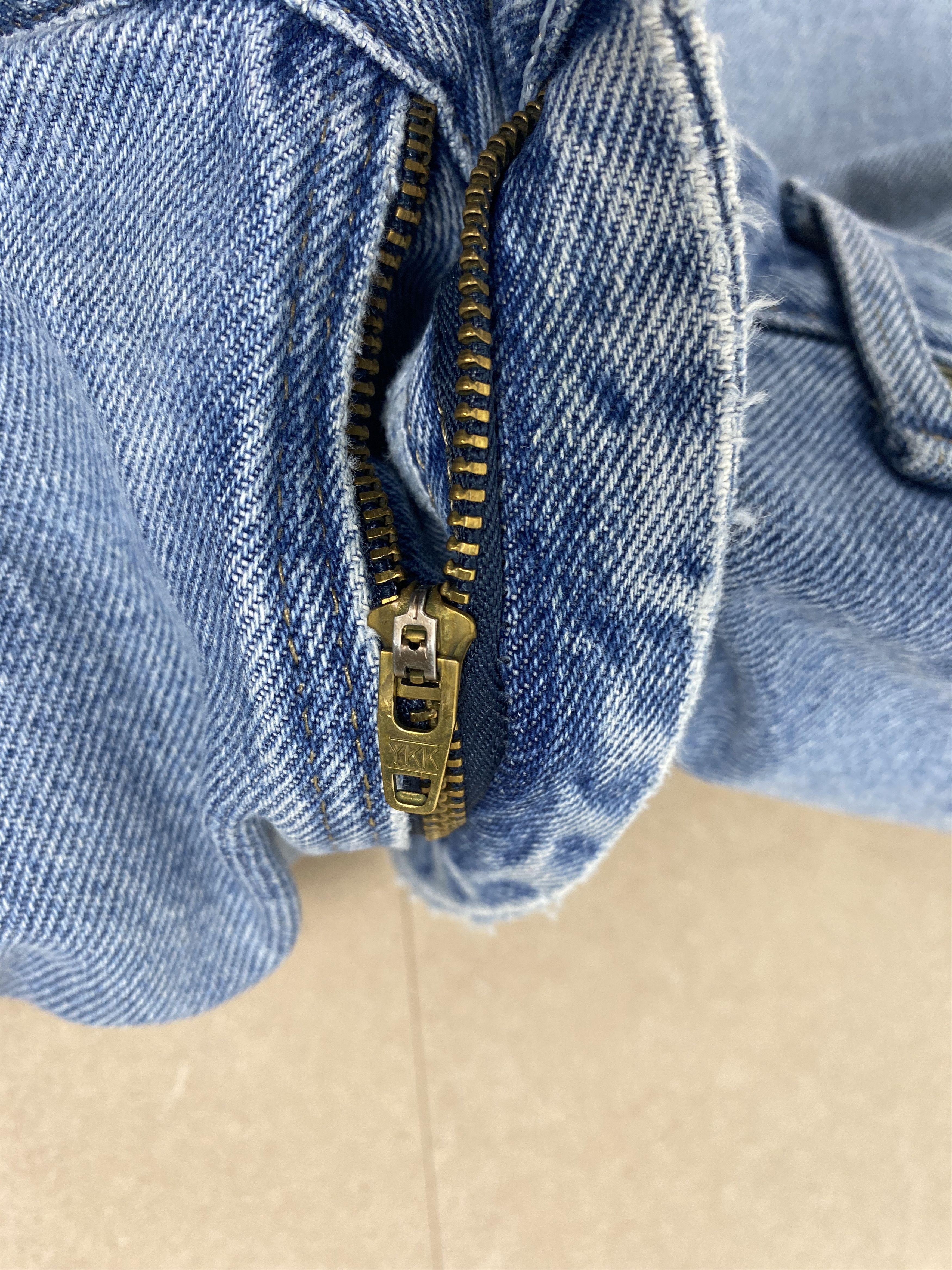 Vintage Vintage Wrangler Straight Cut Distressed Light Wash Jeans Size US 38 / EU 54 - 16 Thumbnail