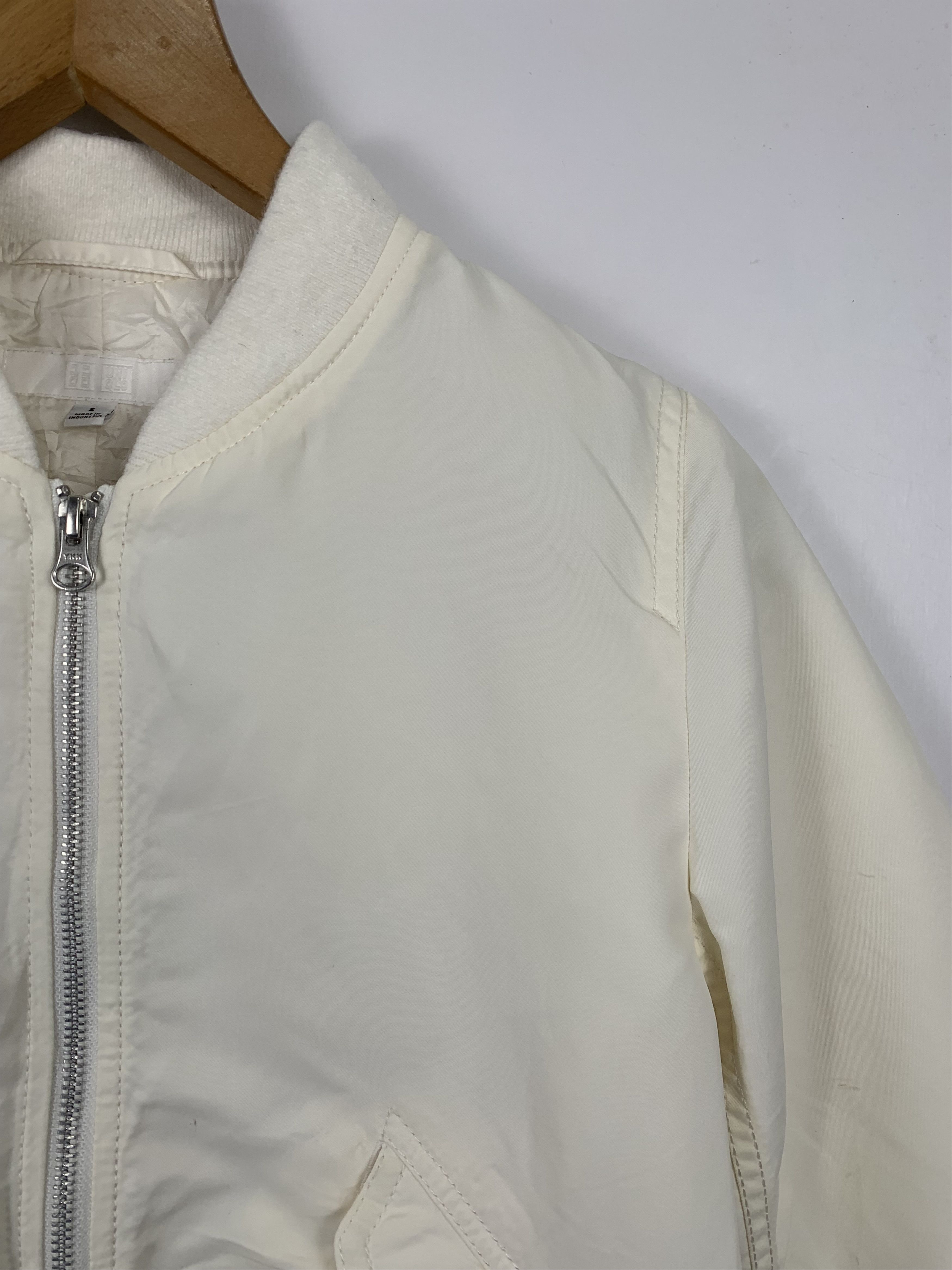 Uniqlo Vintage Uniqlo White Bomber Jackets J0554 Size US S / EU 44-46 / 1 - 4 Thumbnail
