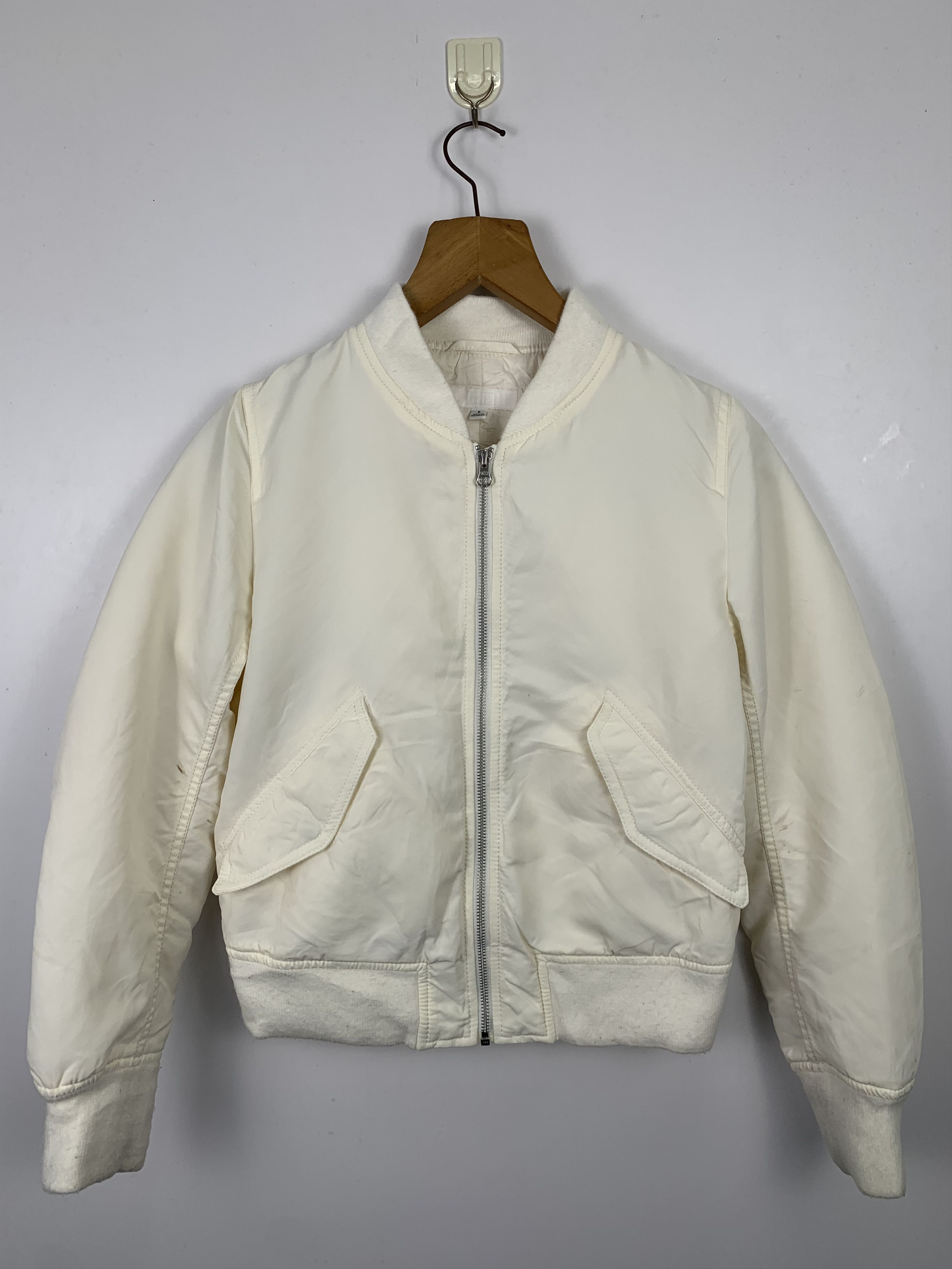 Uniqlo Vintage Uniqlo White Bomber Jackets J0554 Size US S / EU 44-46 / 1 - 1 Thumbnail