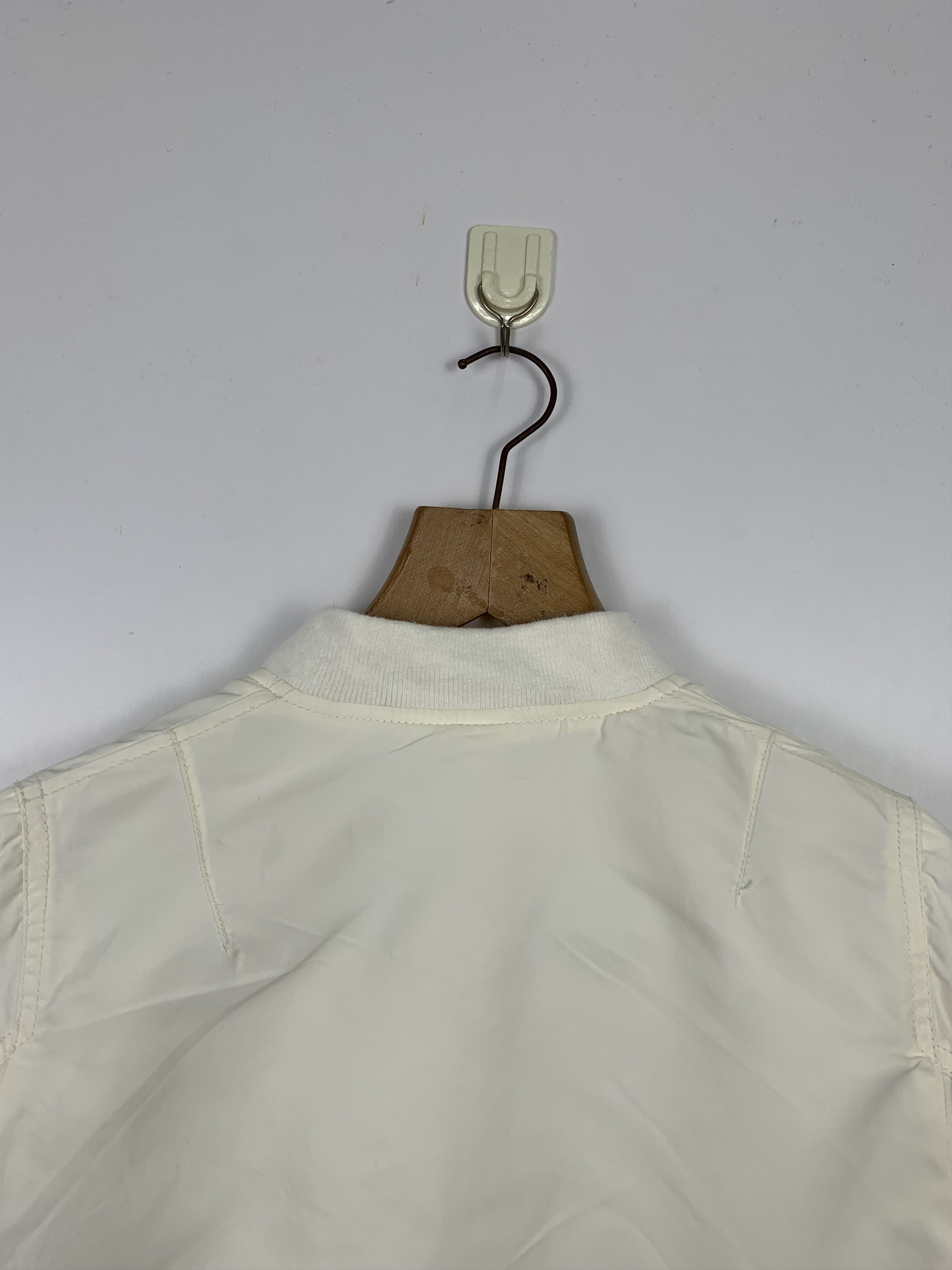 Uniqlo Vintage Uniqlo White Bomber Jackets J0554 Size US S / EU 44-46 / 1 - 9 Thumbnail