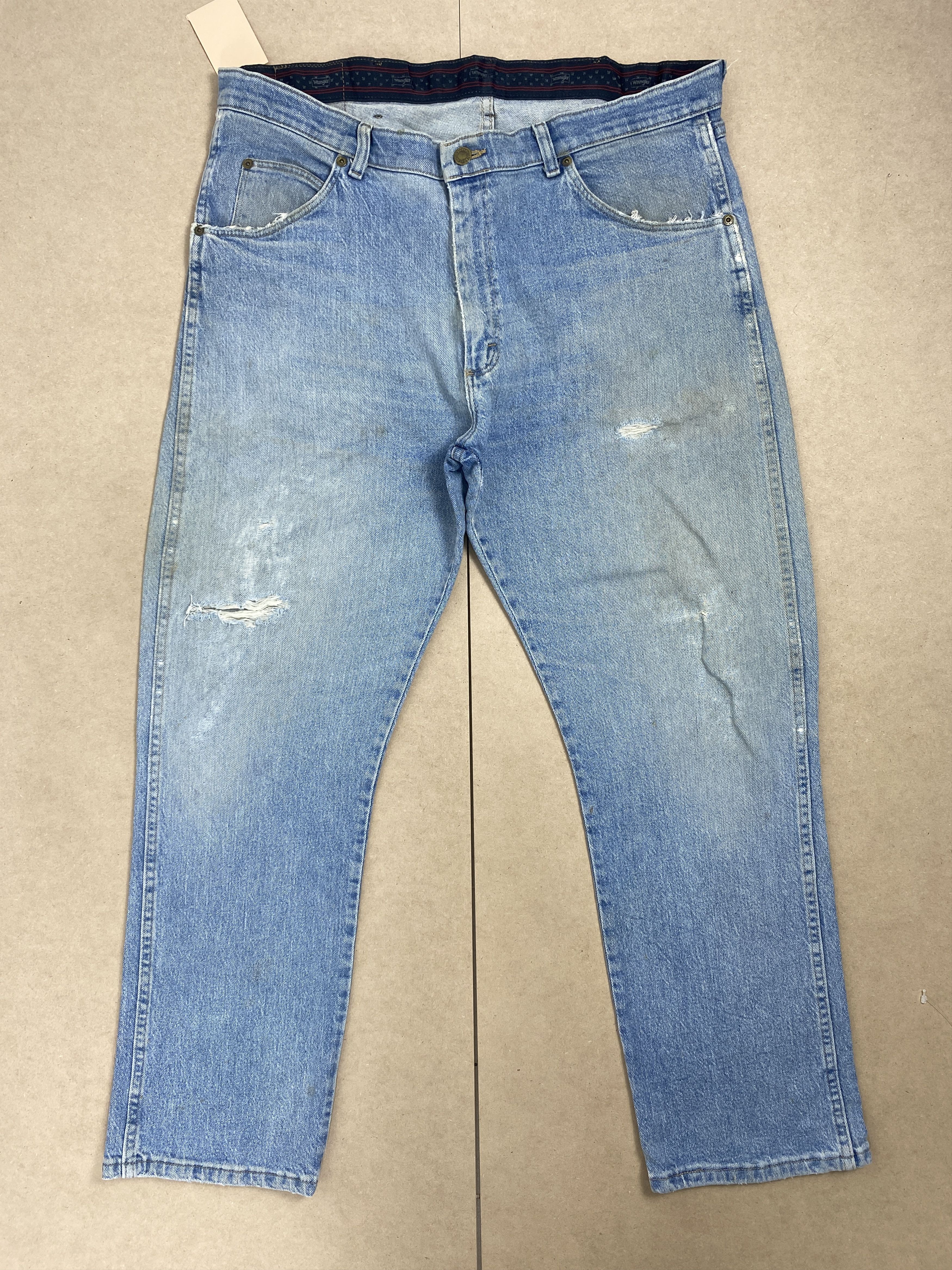 Vintage Vintage Wrangler Straight Cut Distressed Faded Light Wash Size US 38 / EU 54 - 1 Thumbnail