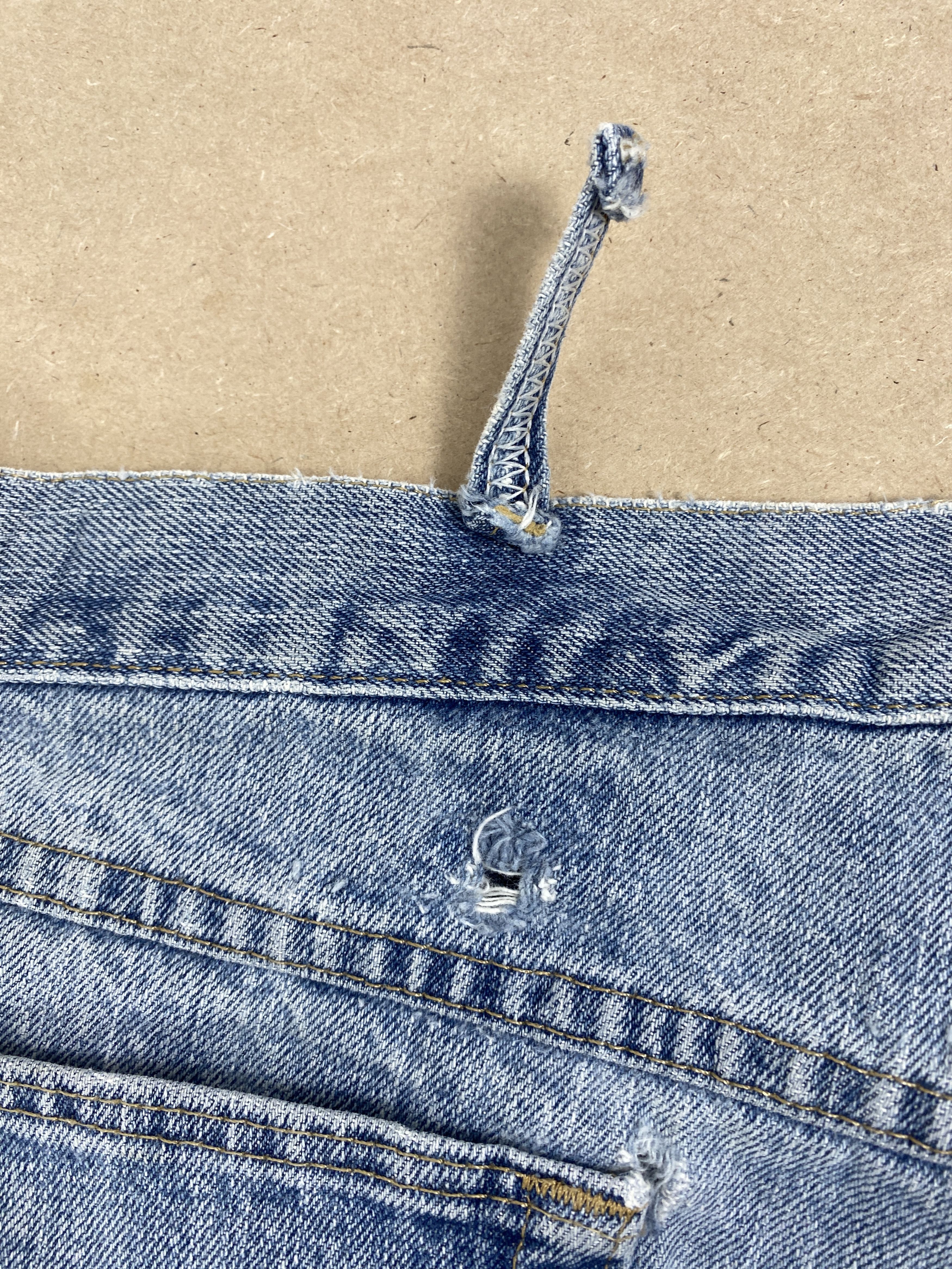 Vintage Vintage Wrangler Distressed Faded Straight Cut Light Wash Size US 37 - 7 Thumbnail