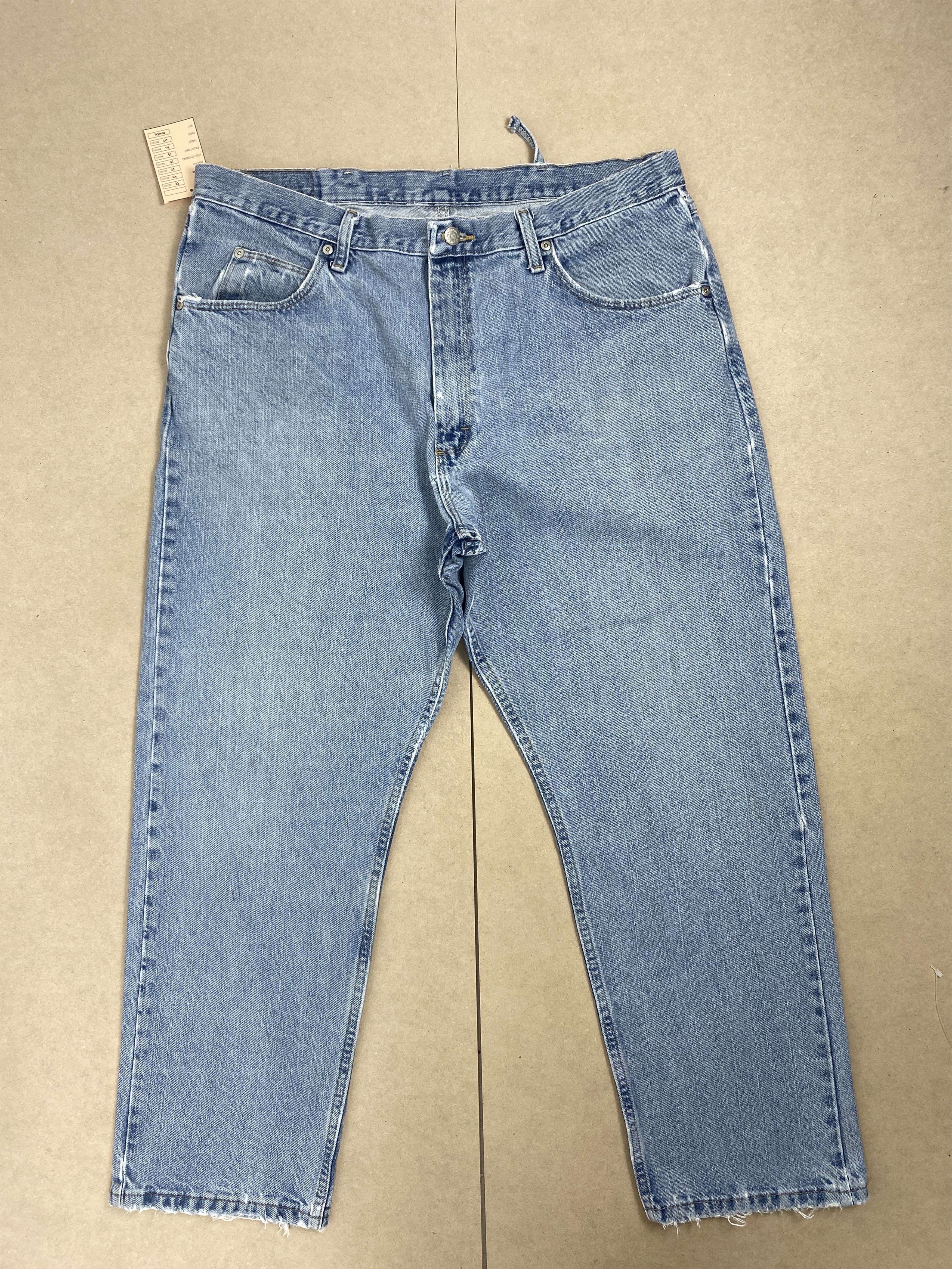 Vintage Vintage Wrangler Distressed Faded Straight Cut Light Wash Size US 37 - 1 Thumbnail