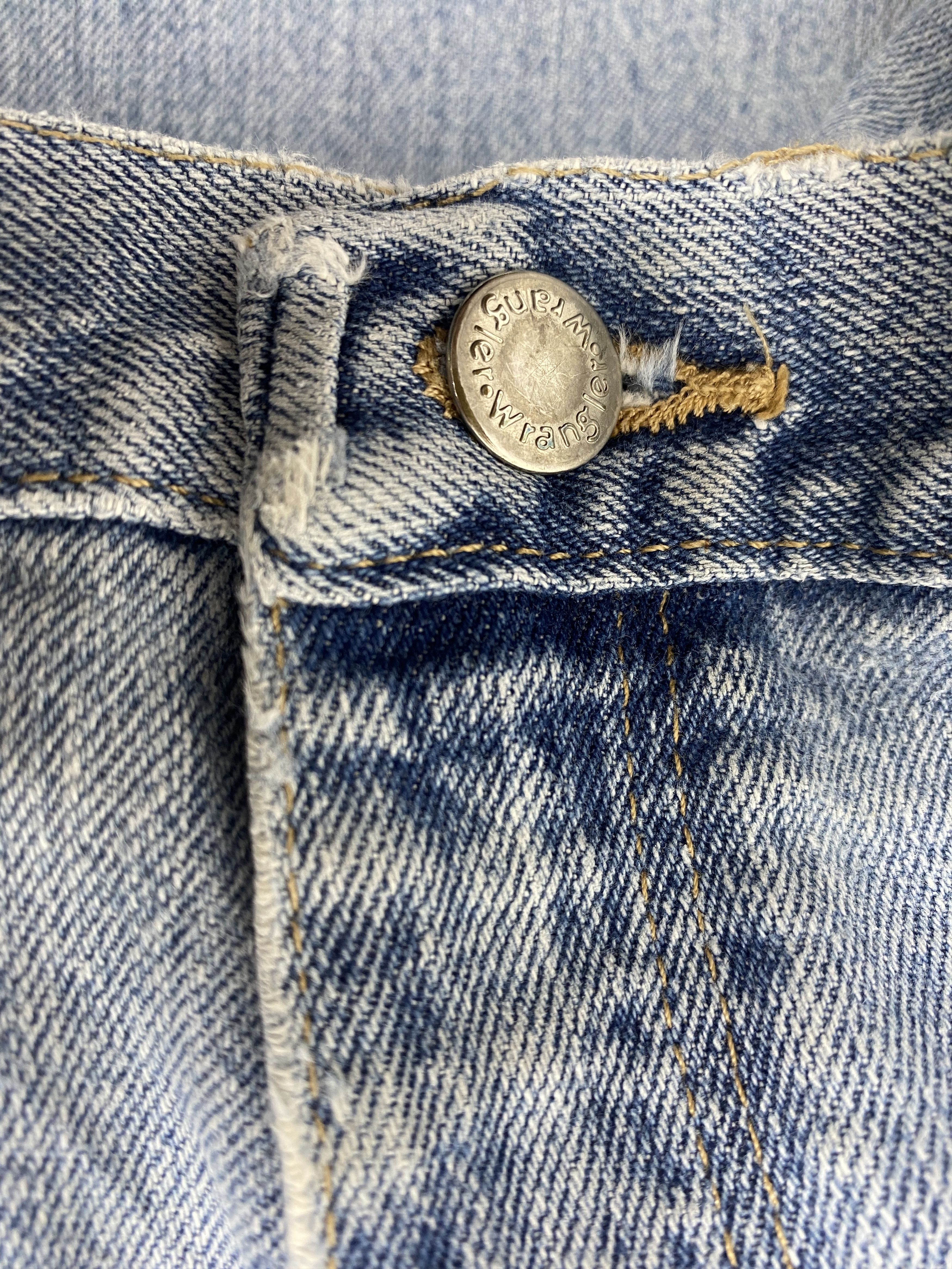 Vintage Vintage Wrangler Distressed Faded Straight Cut Light Wash Size US 37 - 12 Thumbnail