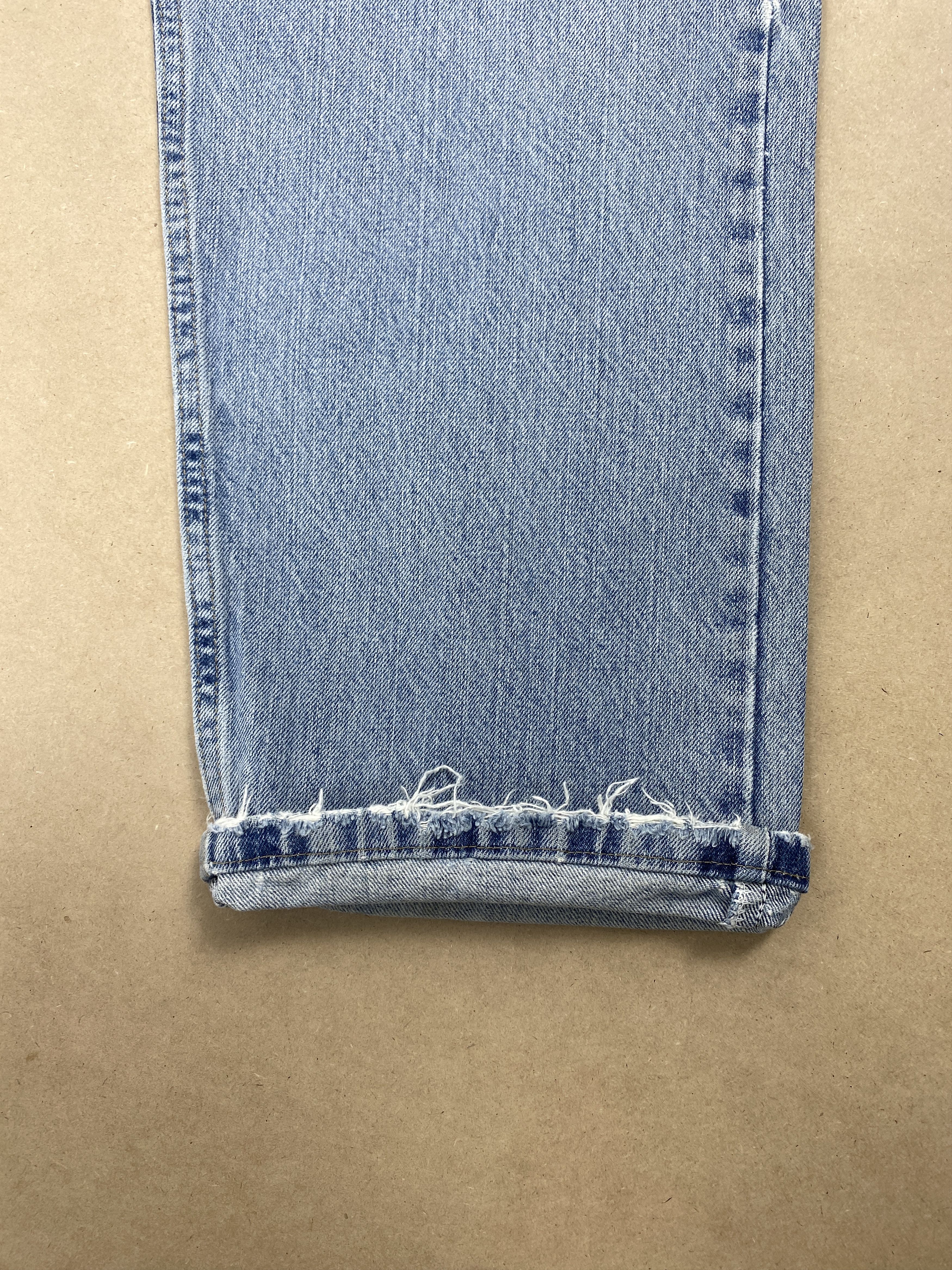 Vintage Vintage Wrangler Distressed Faded Straight Cut Light Wash Size US 37 - 4 Thumbnail