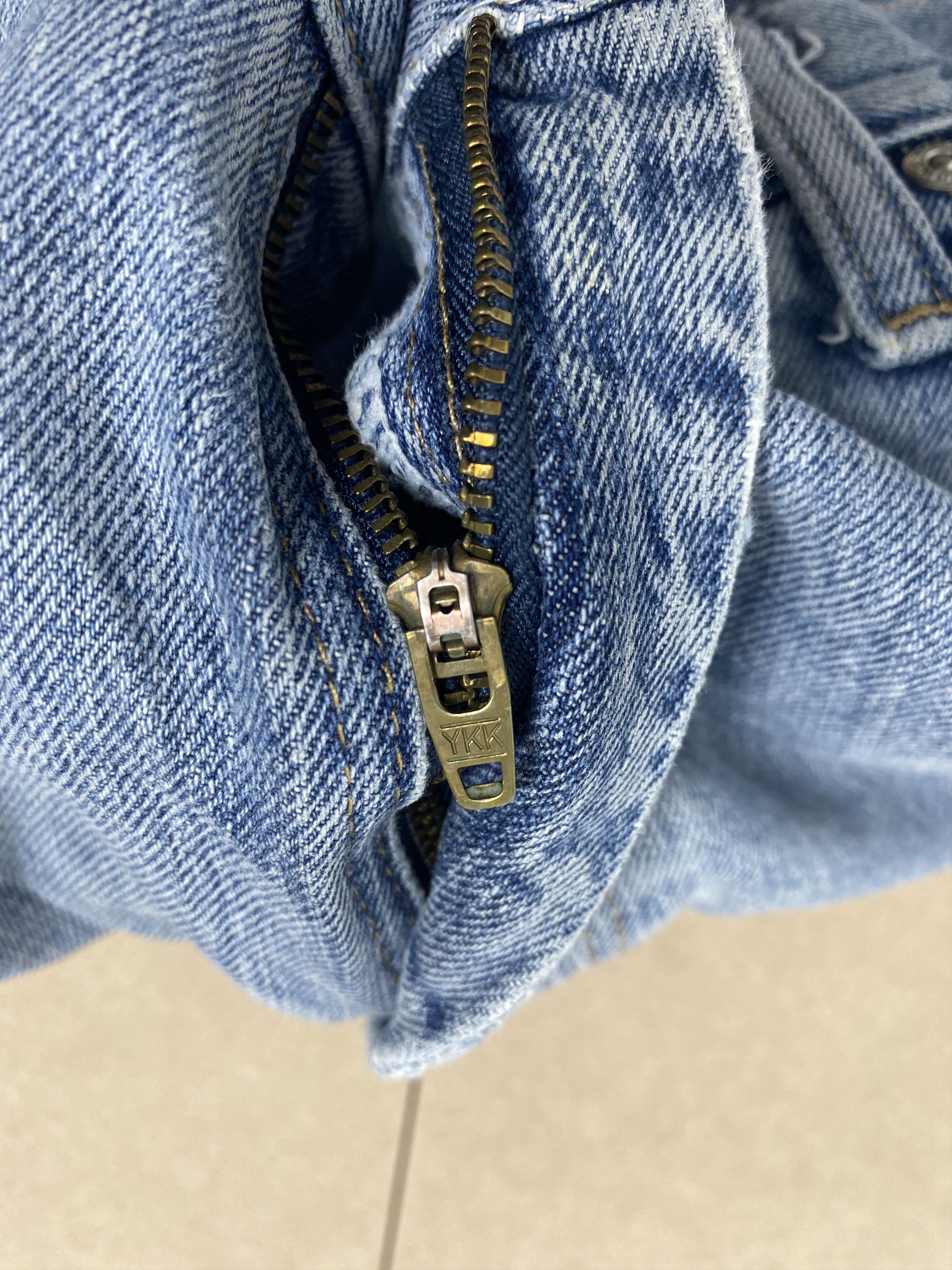 Vintage Vintage Wrangler Distressed Faded Straight Cut Light Wash Size US 37 - 13 Thumbnail