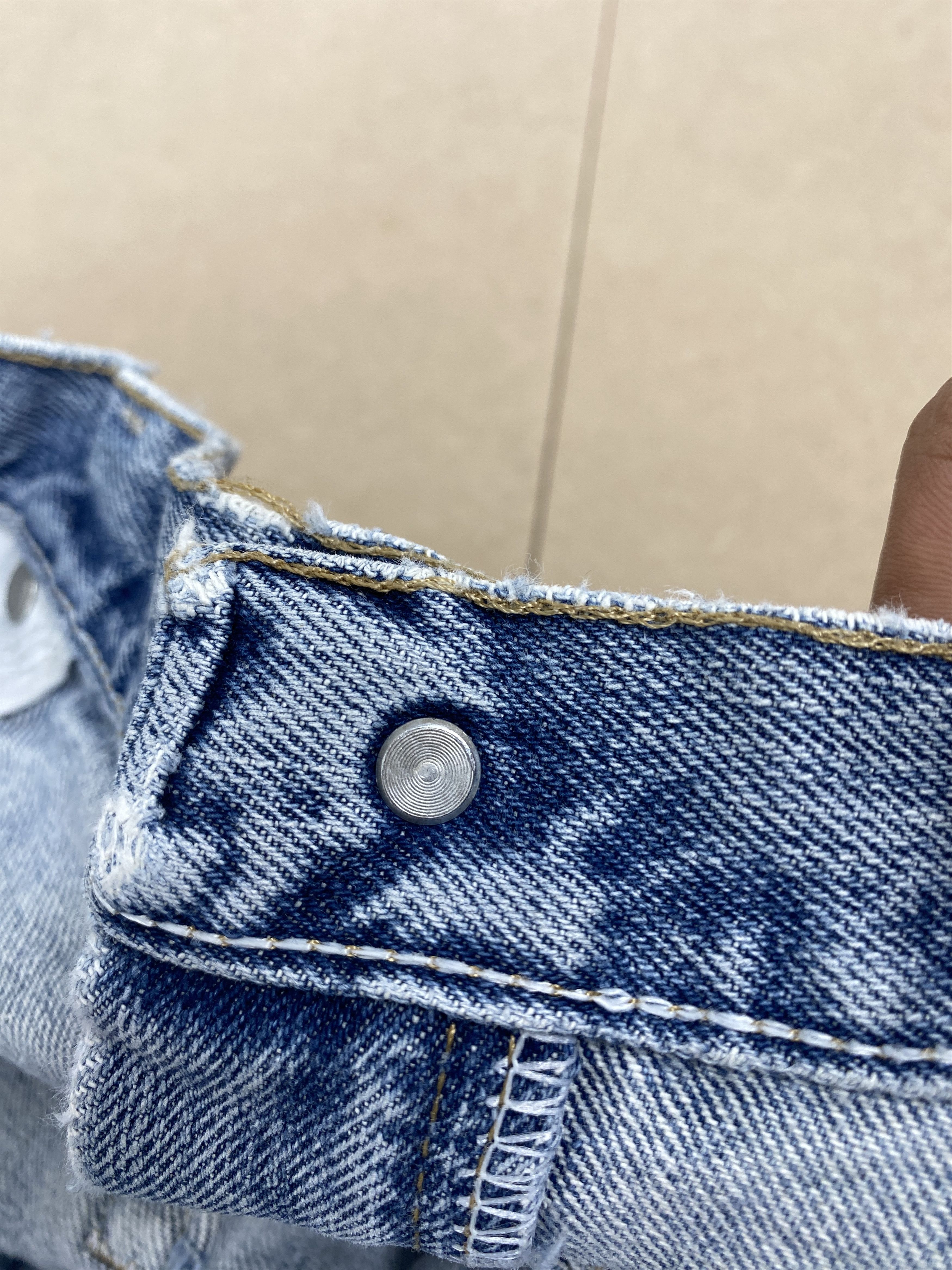 Vintage Vintage Wrangler Distressed Faded Straight Cut Light Wash Size US 37 - 11 Thumbnail