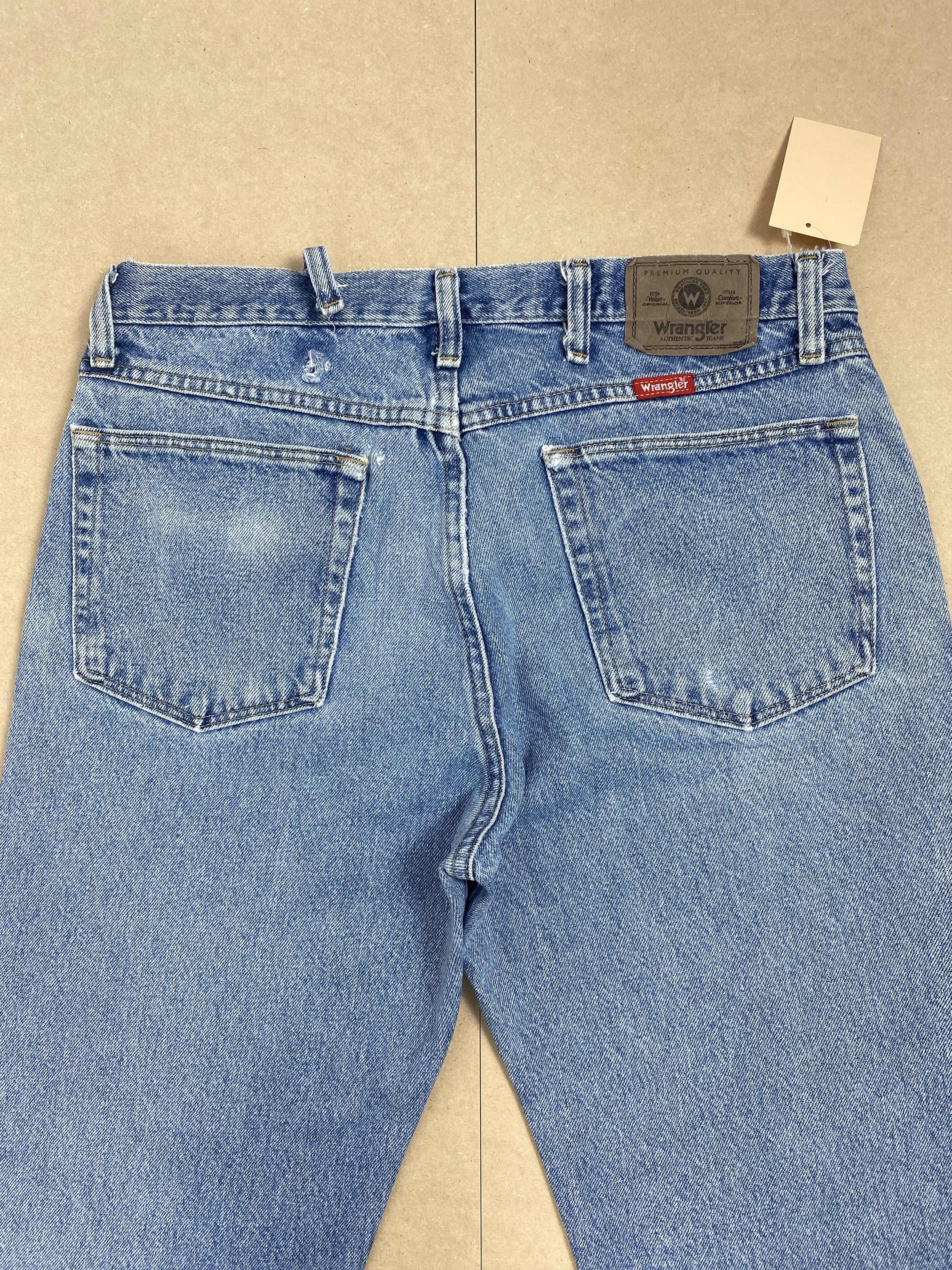 Vintage Vintage Wrangler Straight Cut Faded Mid Wash Jeans Size US 34 / EU 50 - 6 Thumbnail