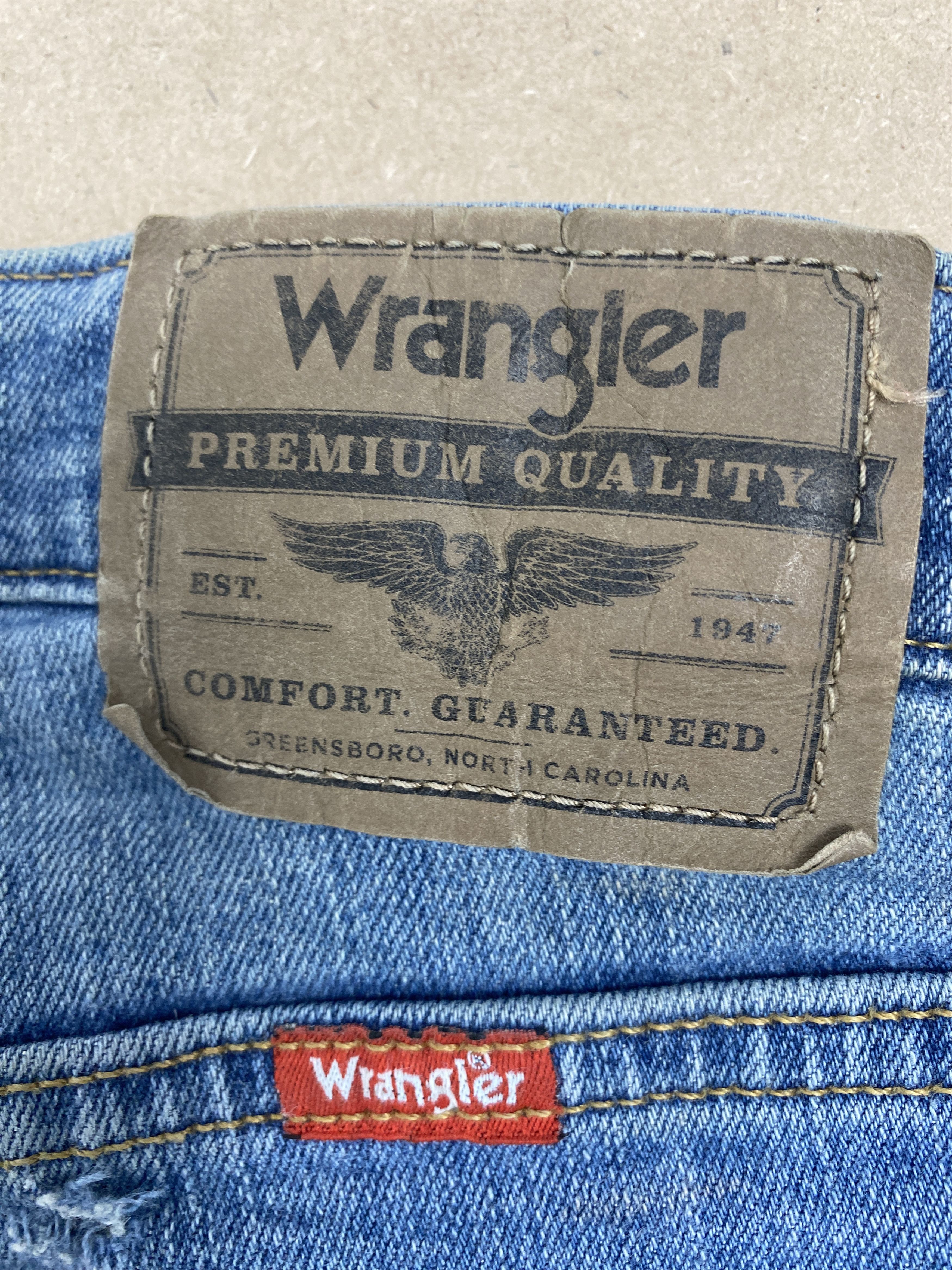 Vintage Vintage Wrangler Slim Fit Faded Mid Wash Jeans Size US 34 / EU 50 - 8 Thumbnail