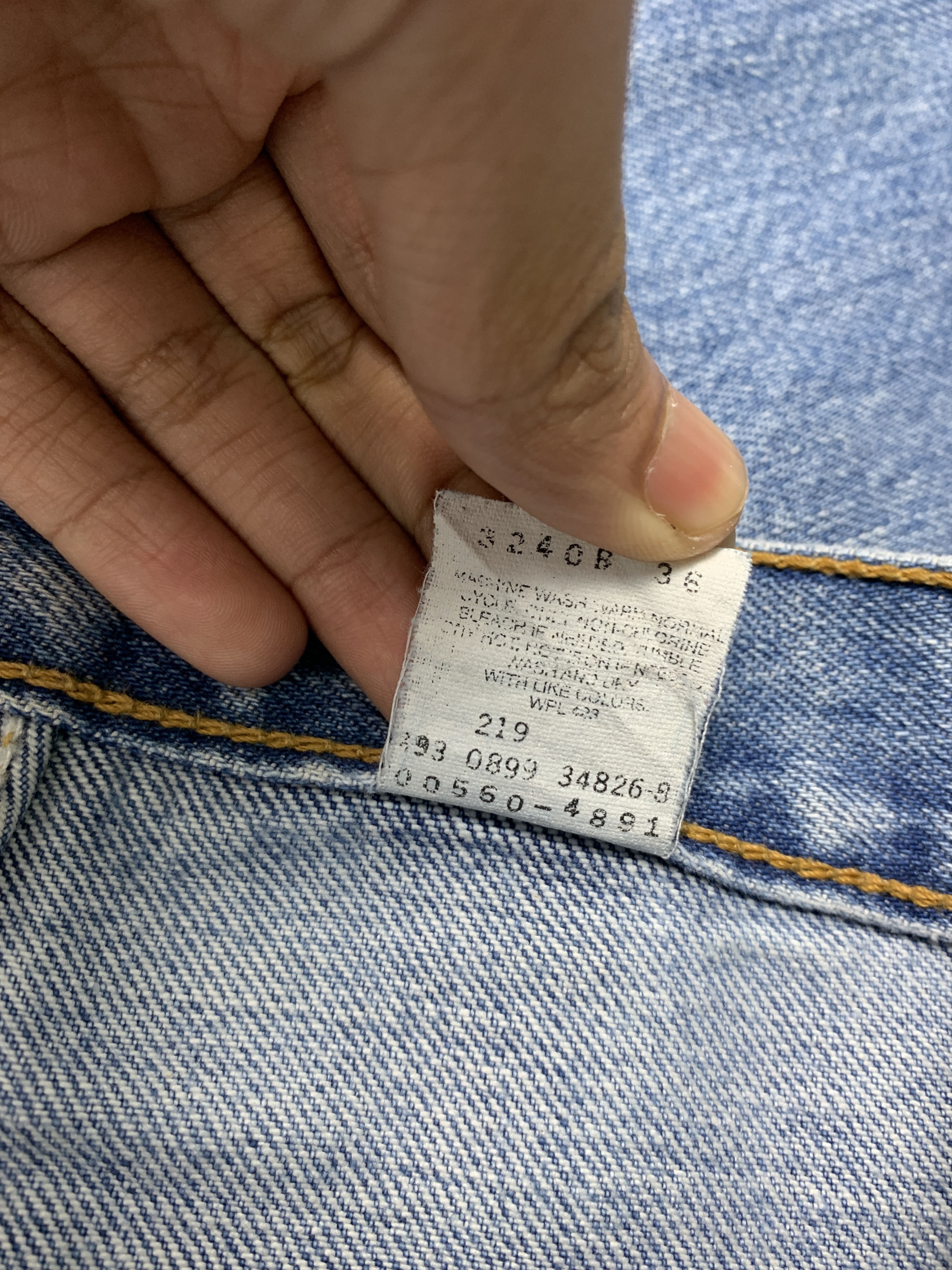 Levi's × Vintage Vintage Levi's 560 Loose Fit Distressed Mid Wash Jeans Size US 29 - 13 Thumbnail