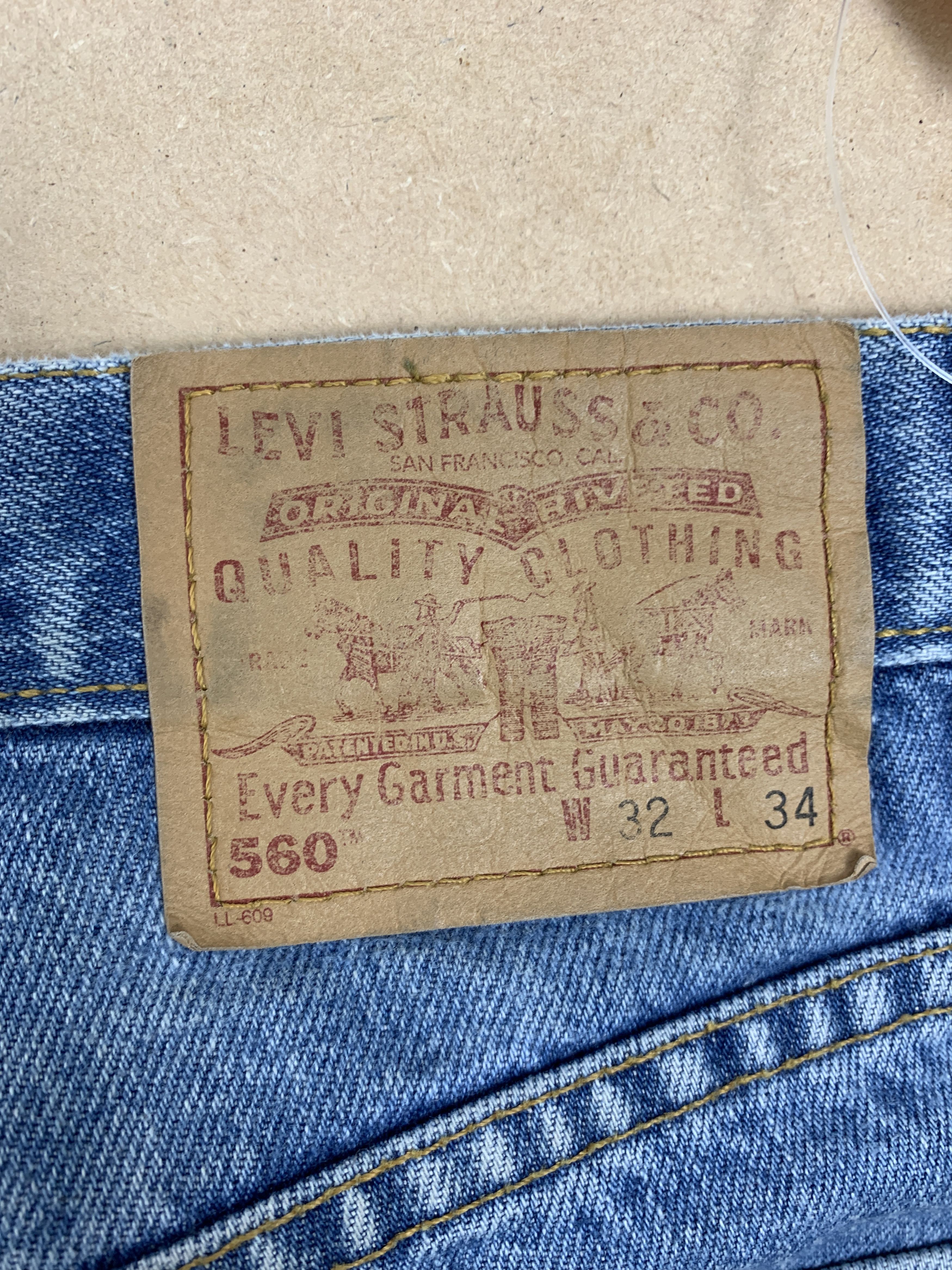 Levi's × Vintage Vintage Levi's 560 Loose Fit Distressed Mid Wash Jeans Size US 29 - 10 Thumbnail