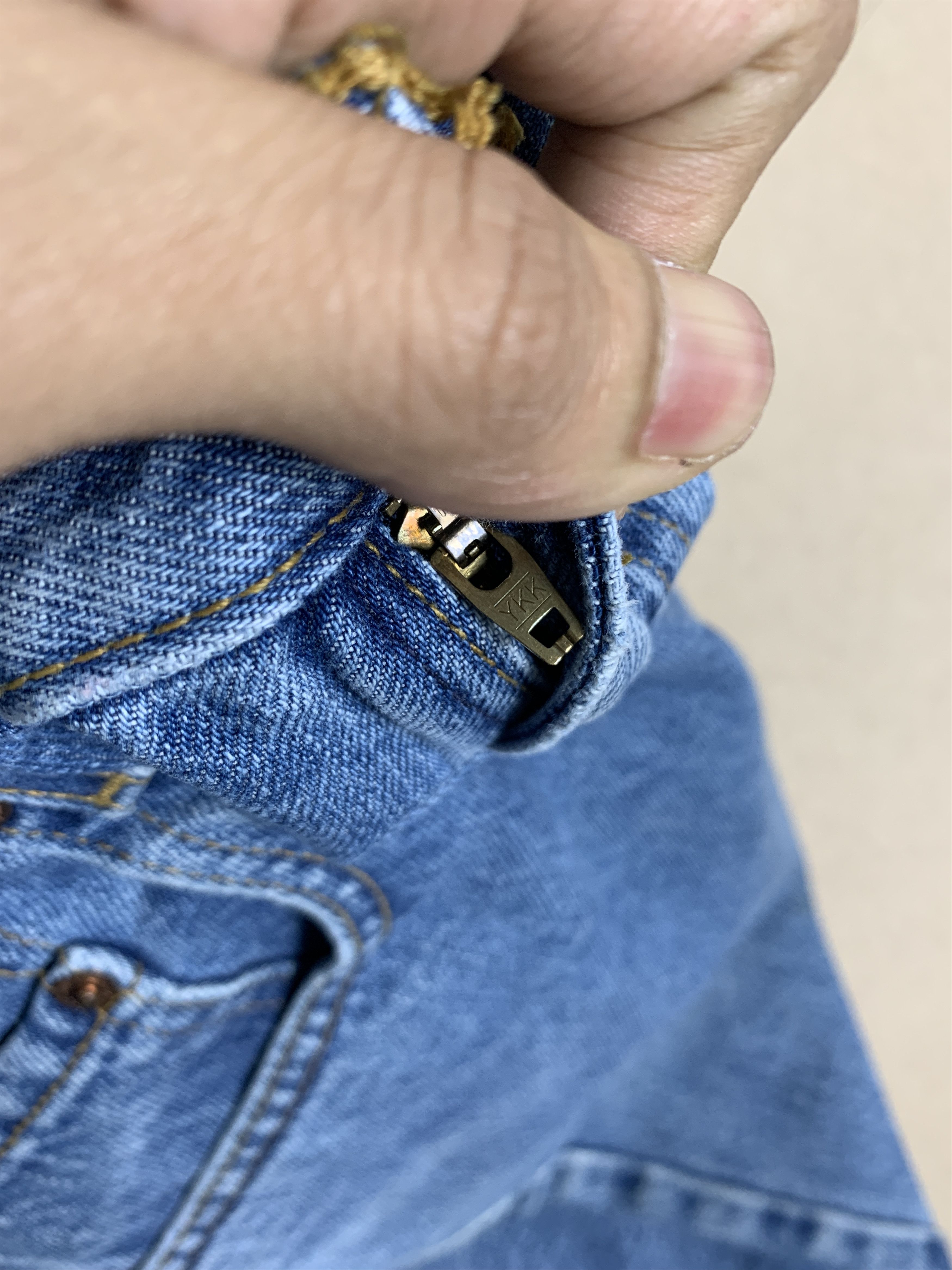 Levi's × Vintage Vintage Levi's 560 Loose Fit Distressed Mid Wash Jeans Size US 29 - 16 Thumbnail