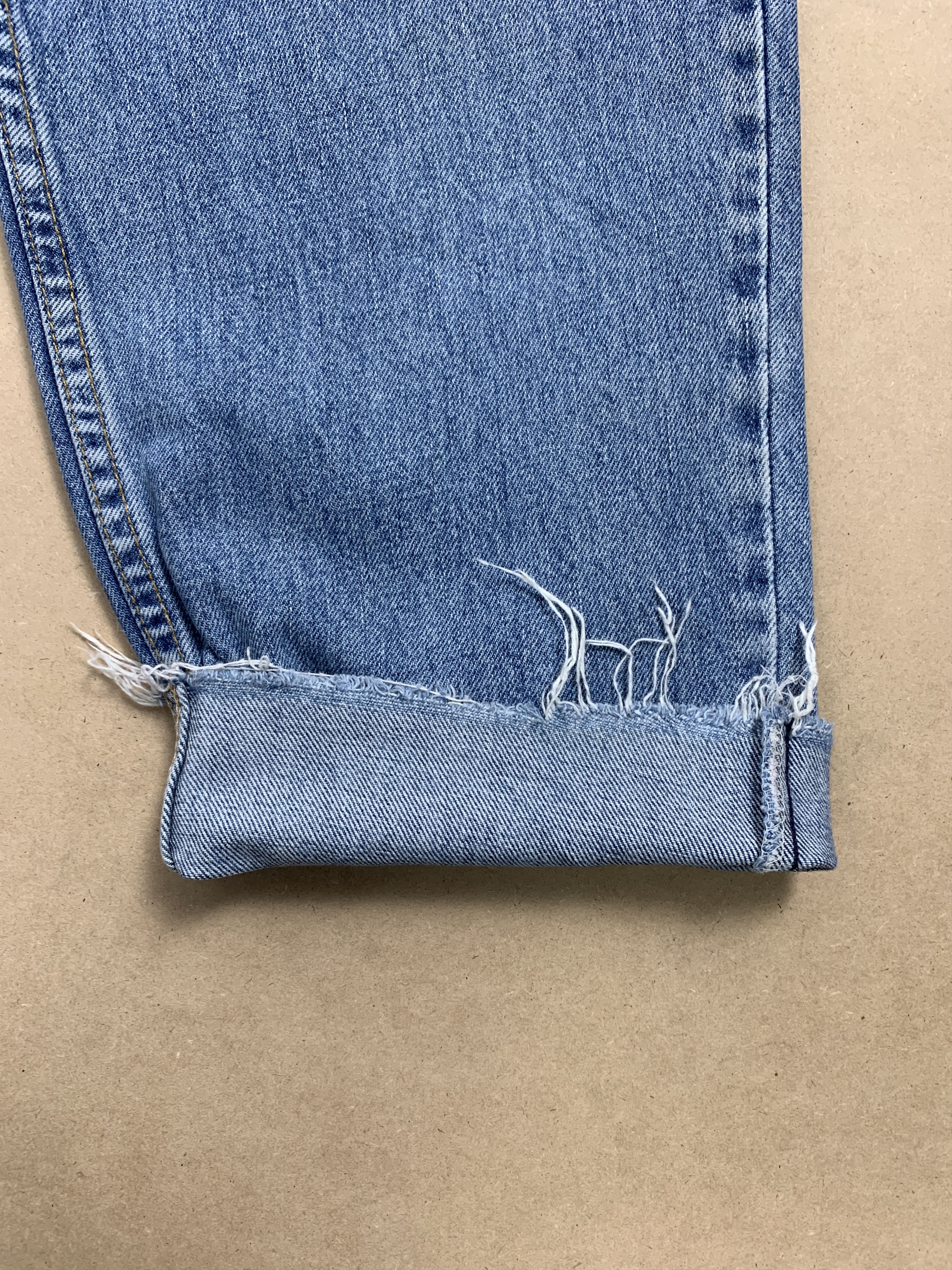 Levi's × Vintage Vintage Levi's 560 Loose Fit Distressed Mid Wash Jeans Size US 29 - 5 Thumbnail