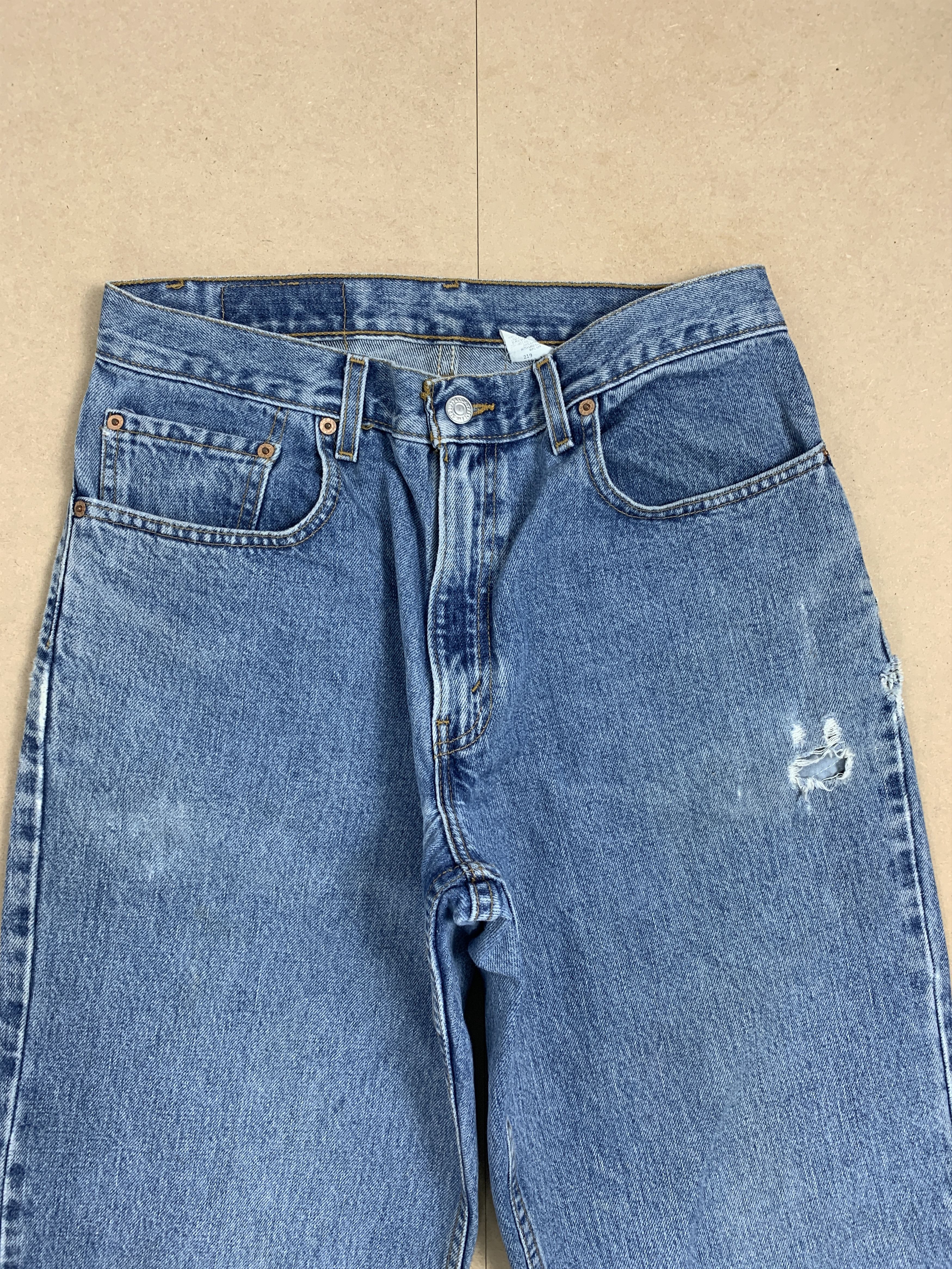 Levi's × Vintage Vintage Levi's 560 Loose Fit Distressed Mid Wash Jeans Size US 29 - 2 Thumbnail
