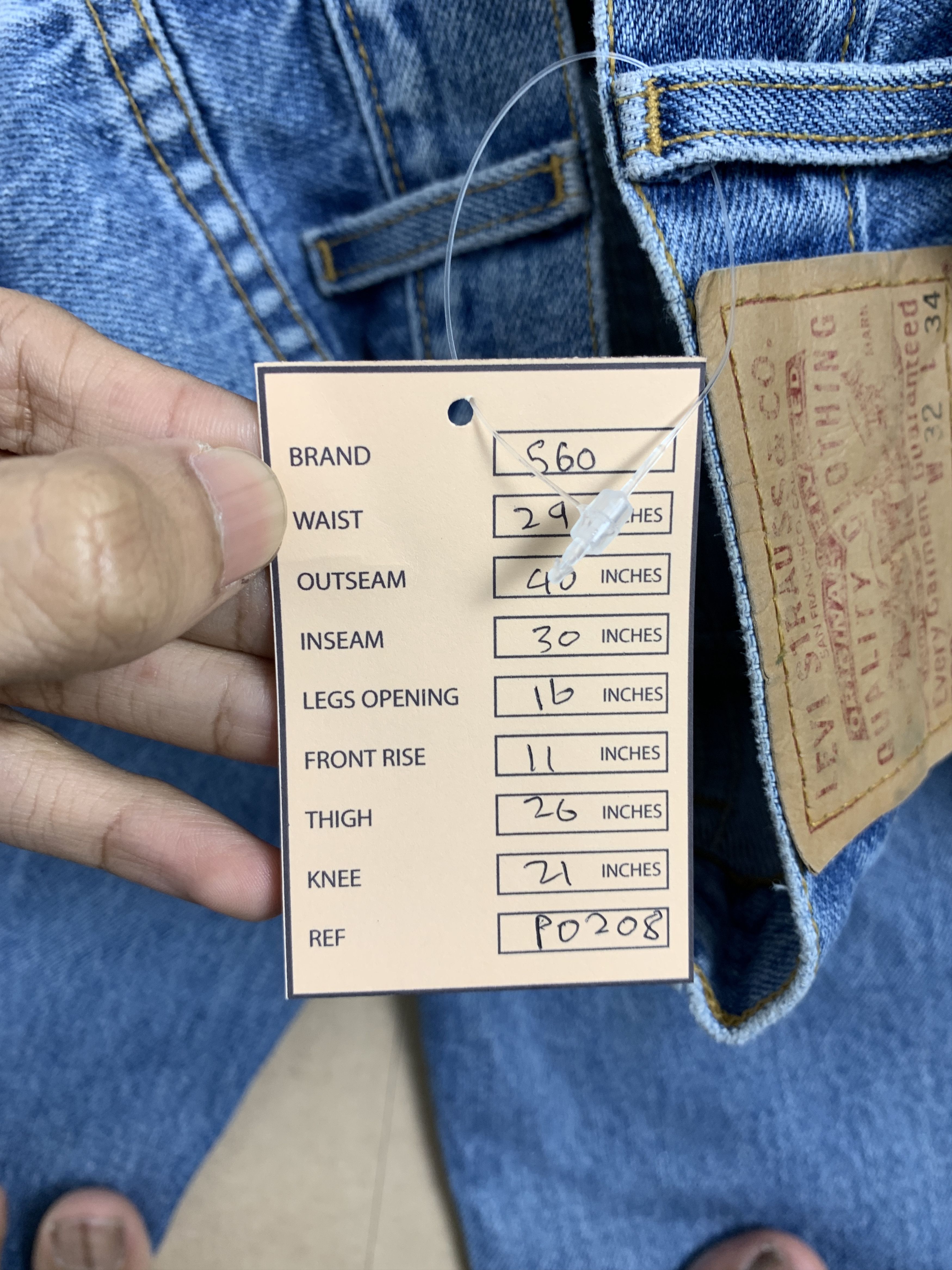 Levi's × Vintage Vintage Levi's 560 Loose Fit Distressed Mid Wash Jeans Size US 29 - 17 Thumbnail