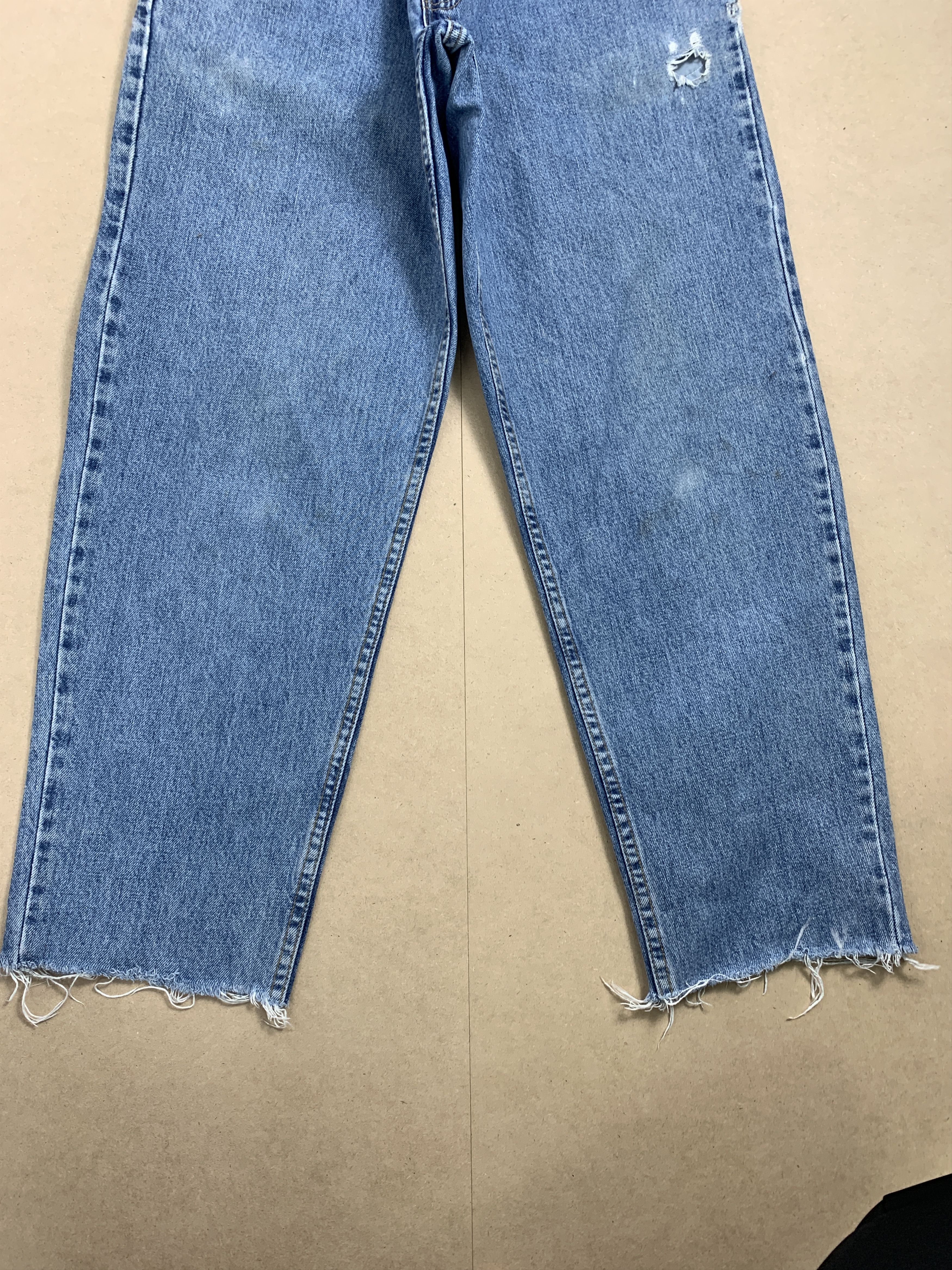 Levi's × Vintage Vintage Levi's 560 Loose Fit Distressed Mid Wash Jeans Size US 29 - 6 Thumbnail