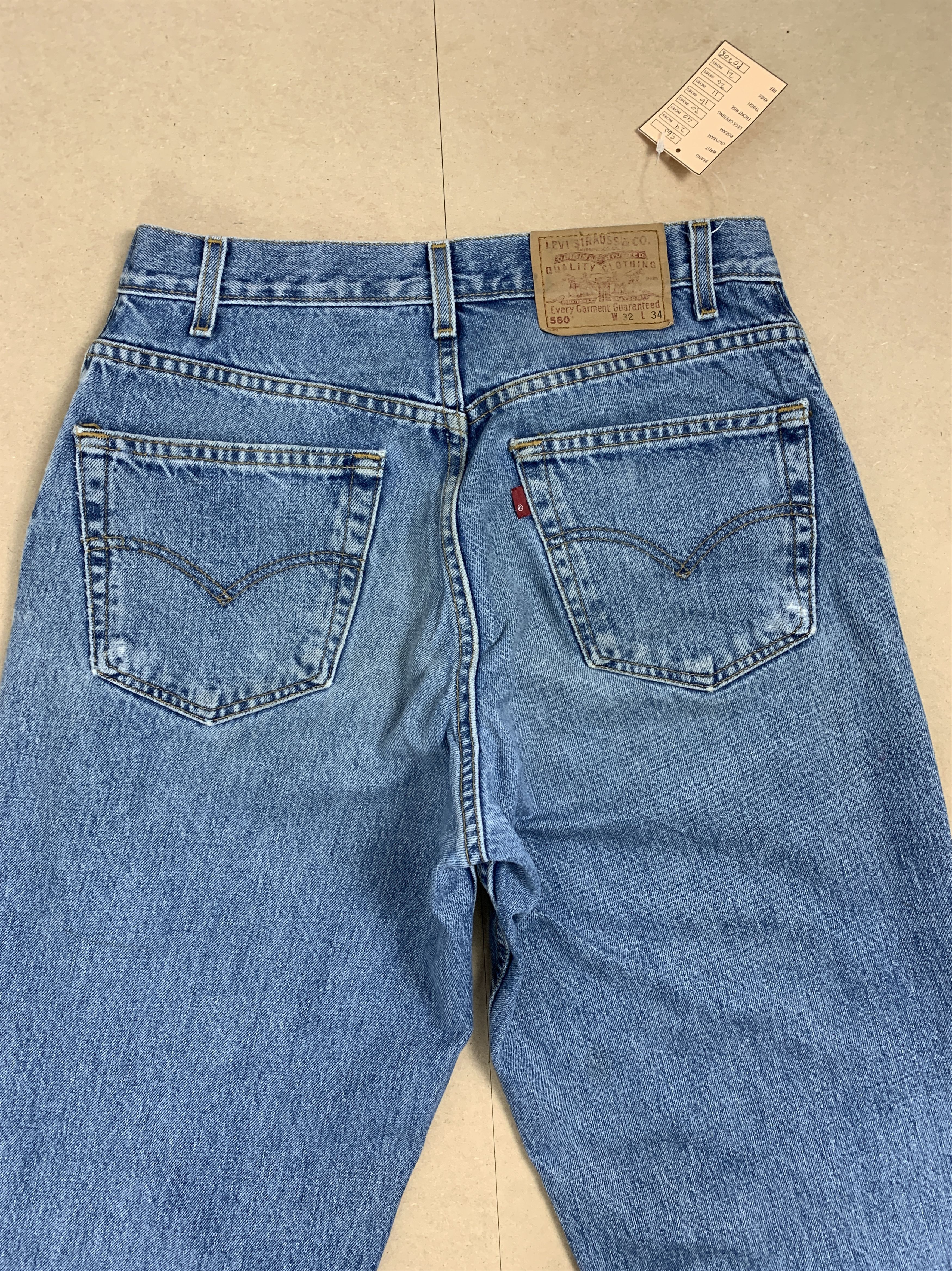 Levi's × Vintage Vintage Levi's 560 Loose Fit Distressed Mid Wash Jeans Size US 29 - 9 Thumbnail